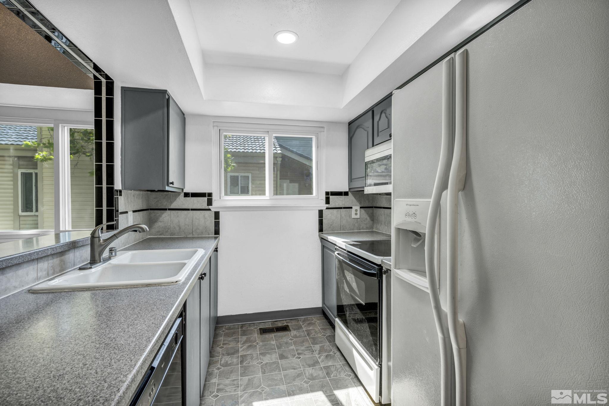 Photo #6: 240008805 Listing 