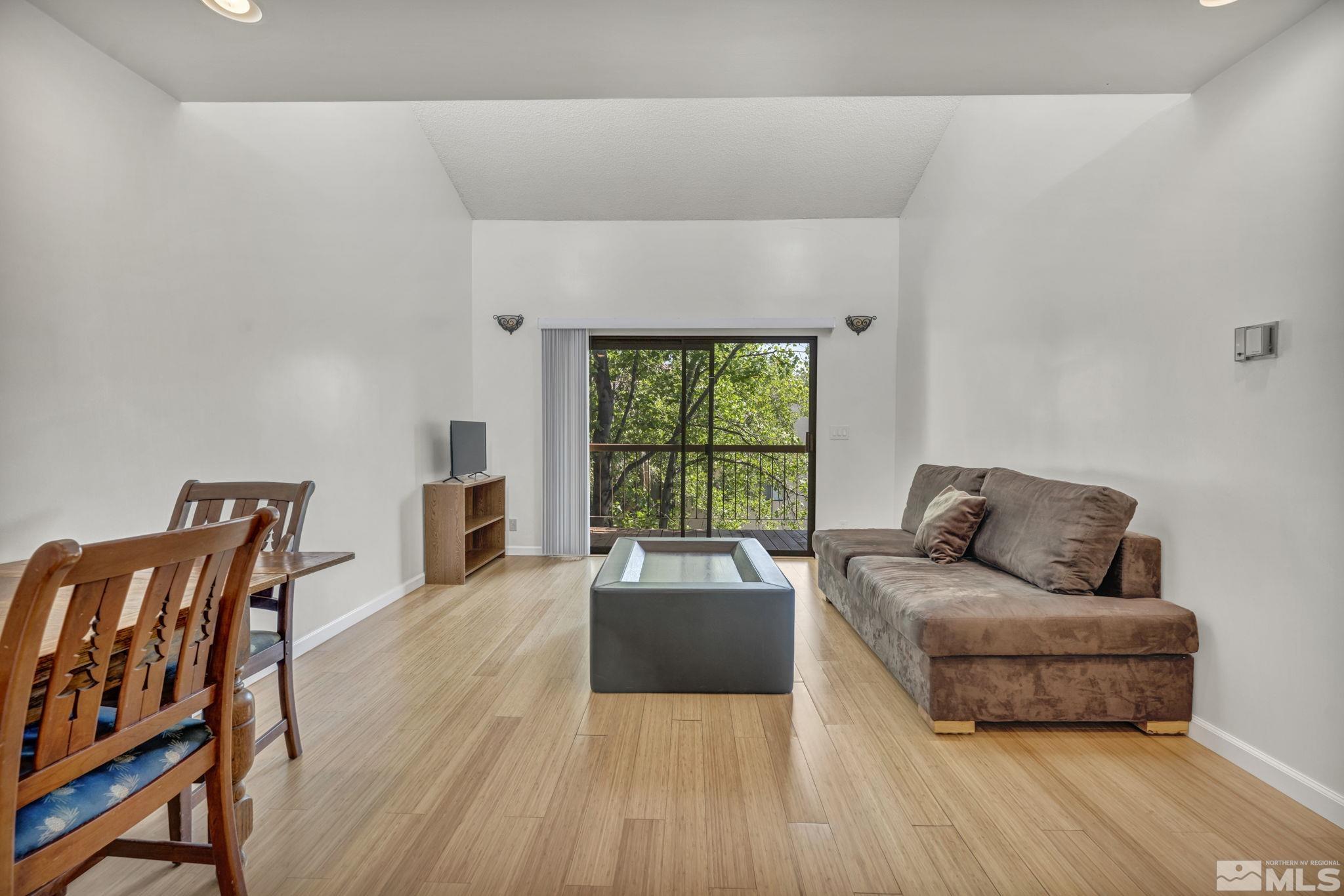 Photo #4: 240008830 Listing 