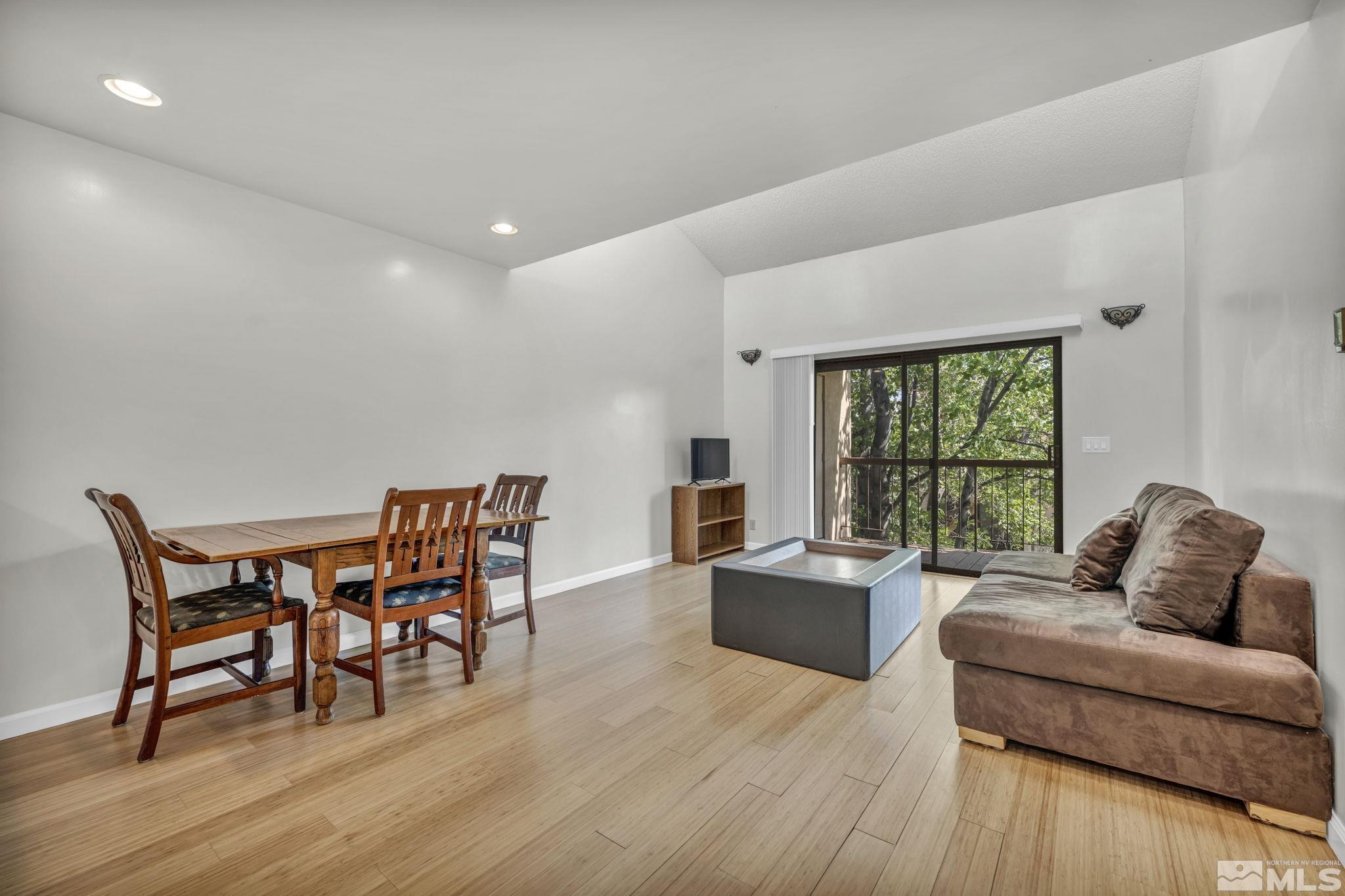 Photo #5: 240008830 Listing 