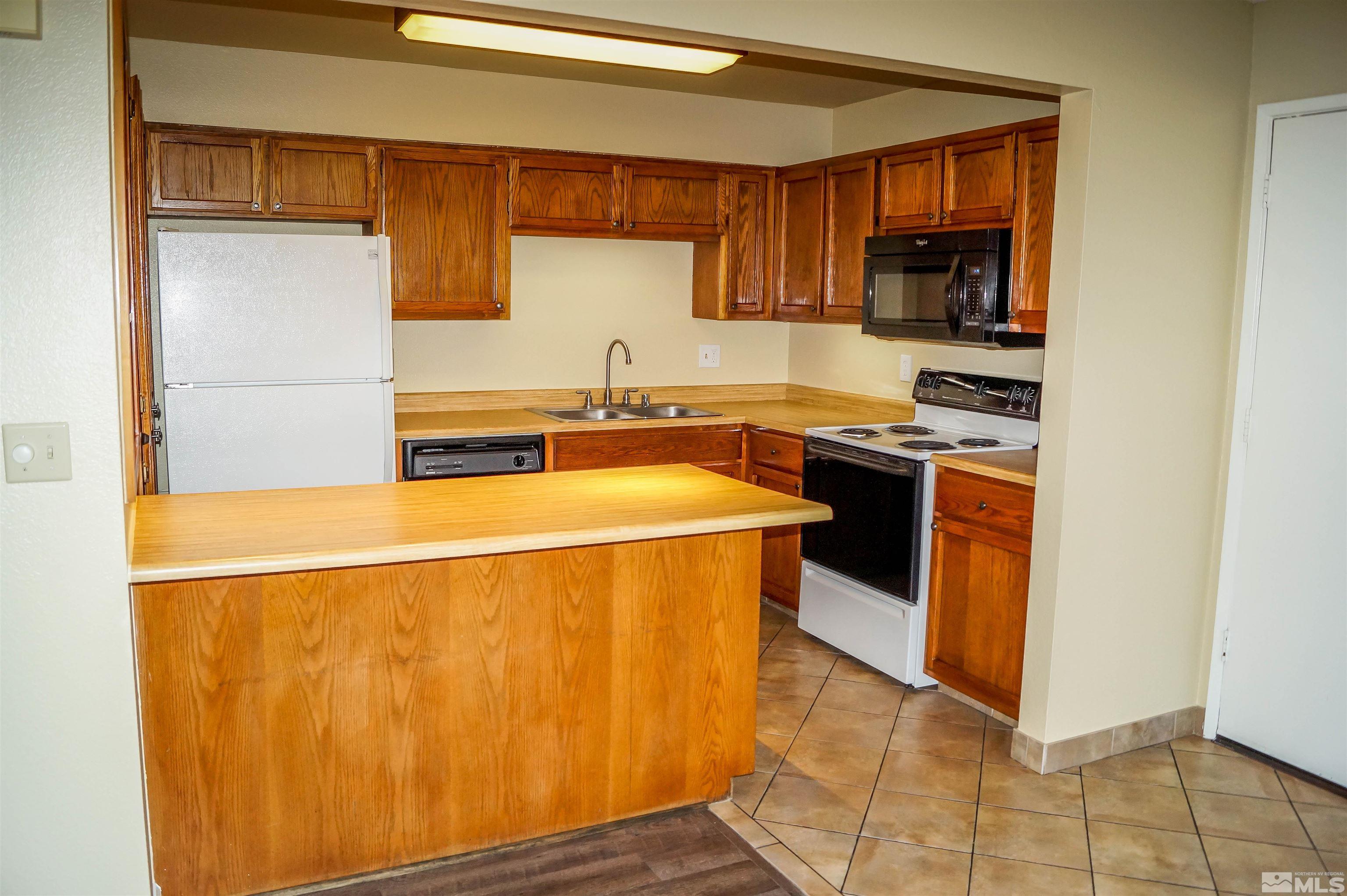 Photo #6: 240008960 Listing: Photo #6