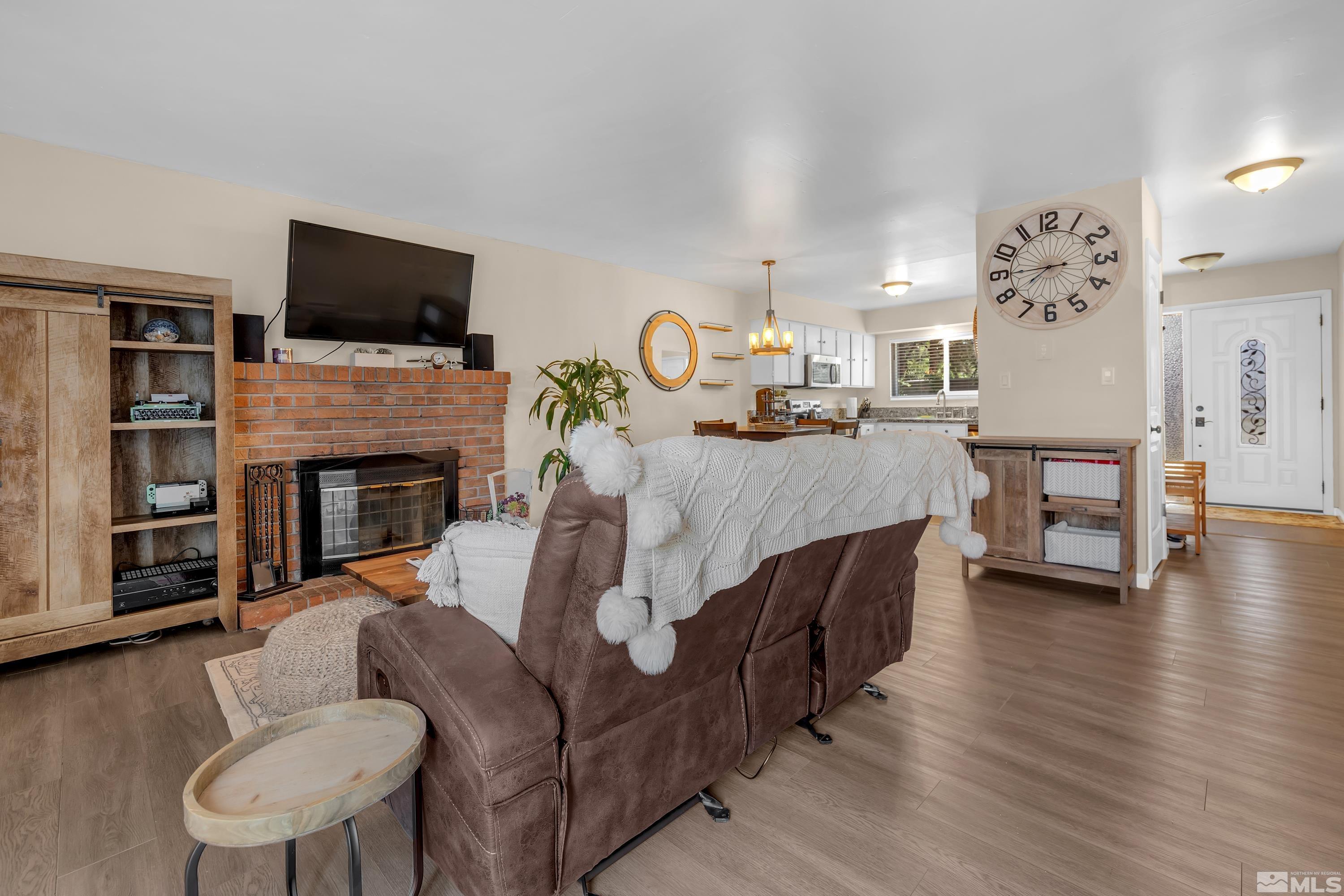 Photo #2: 240009107 Listing 