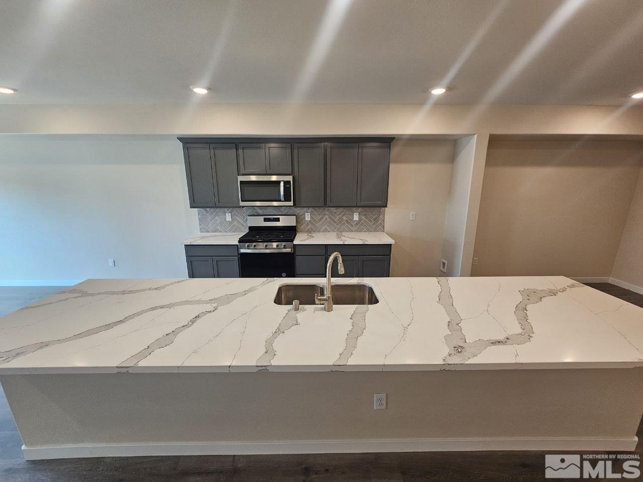 Photo #2: 240009255 Listing 