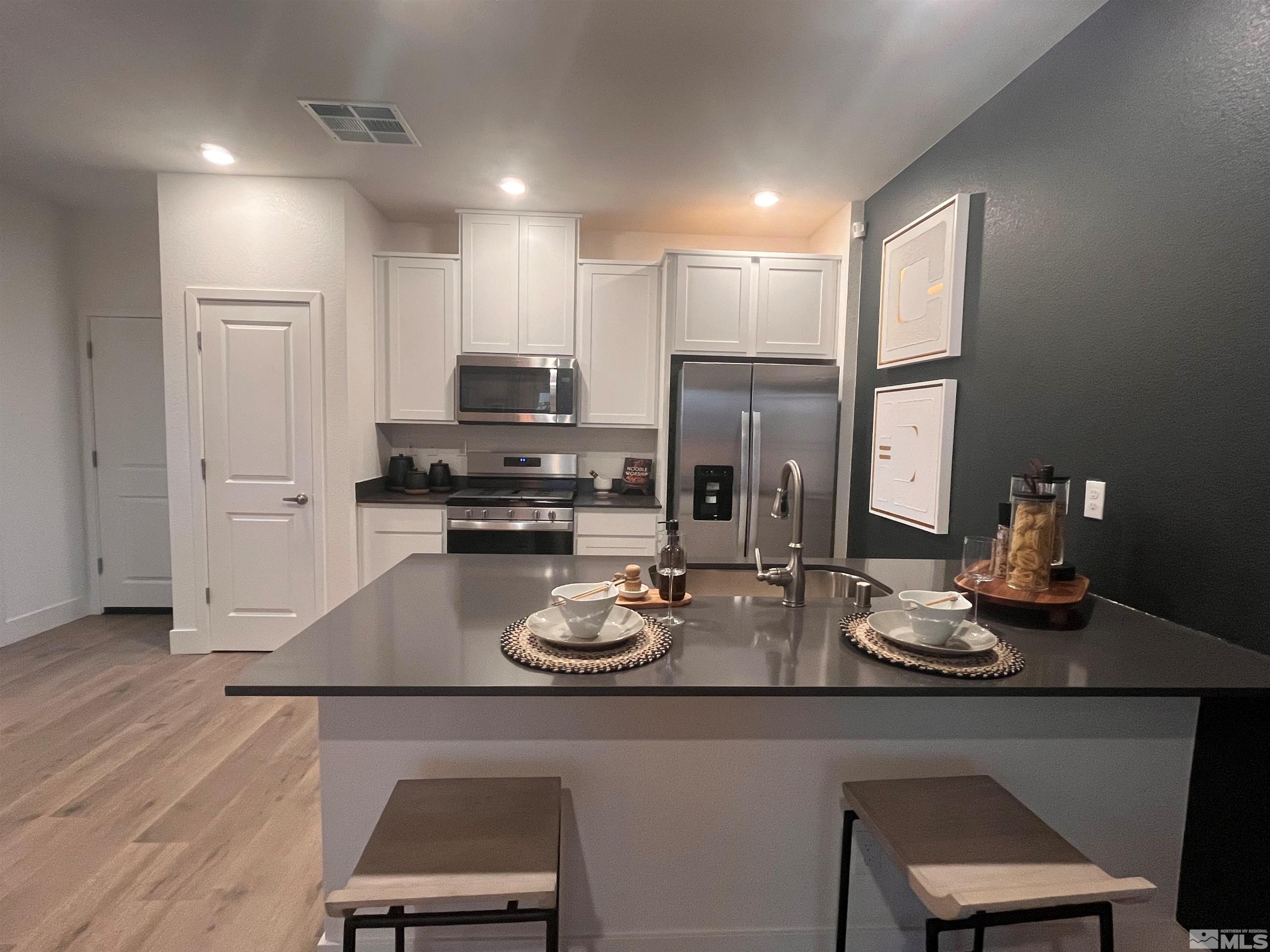 Photo #5: 240009340 Listing 