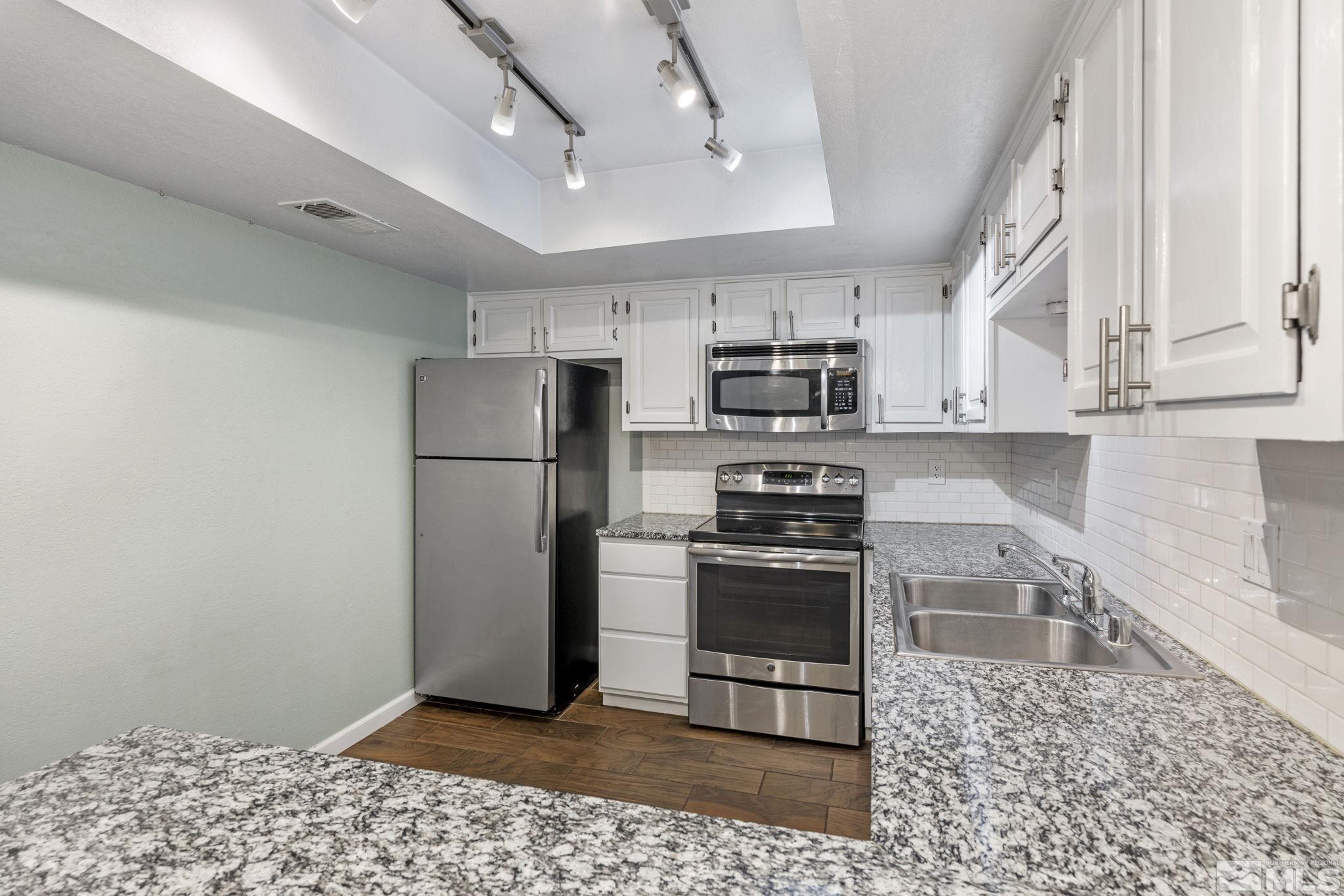 Photo #2: 240009387 Listing 