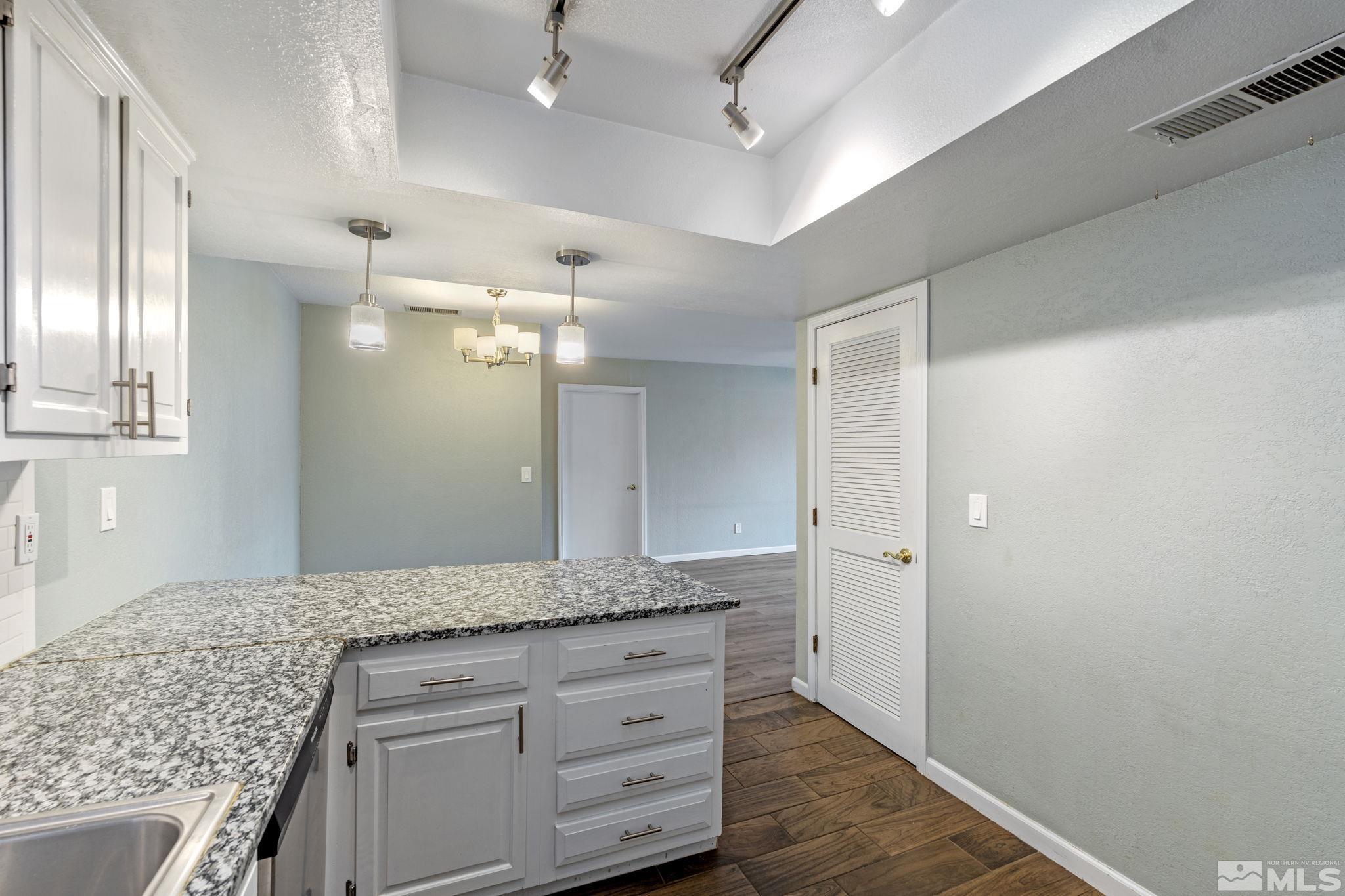 Photo #4: 240009387 Listing 