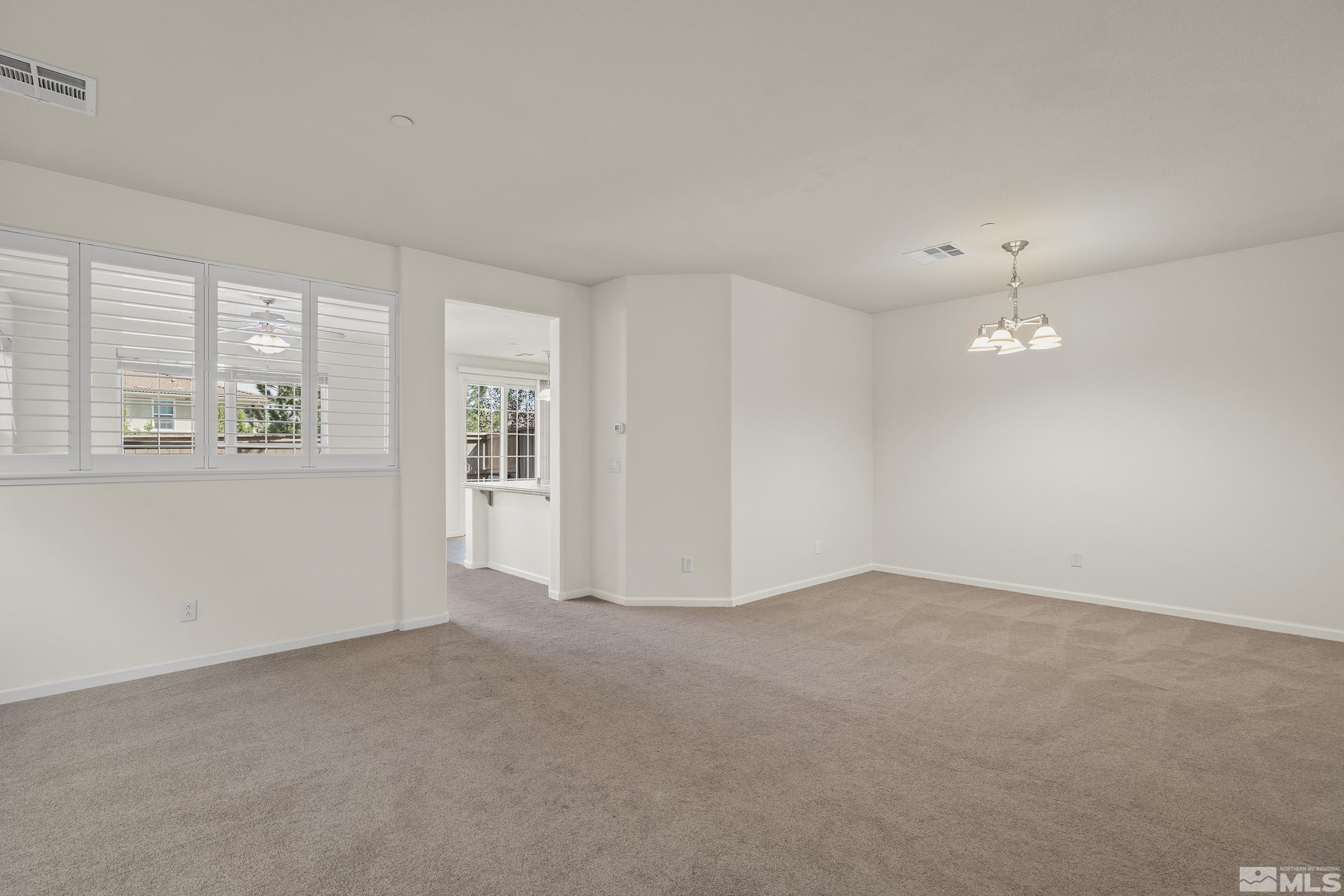 Photo #4: 240009421 Listing 