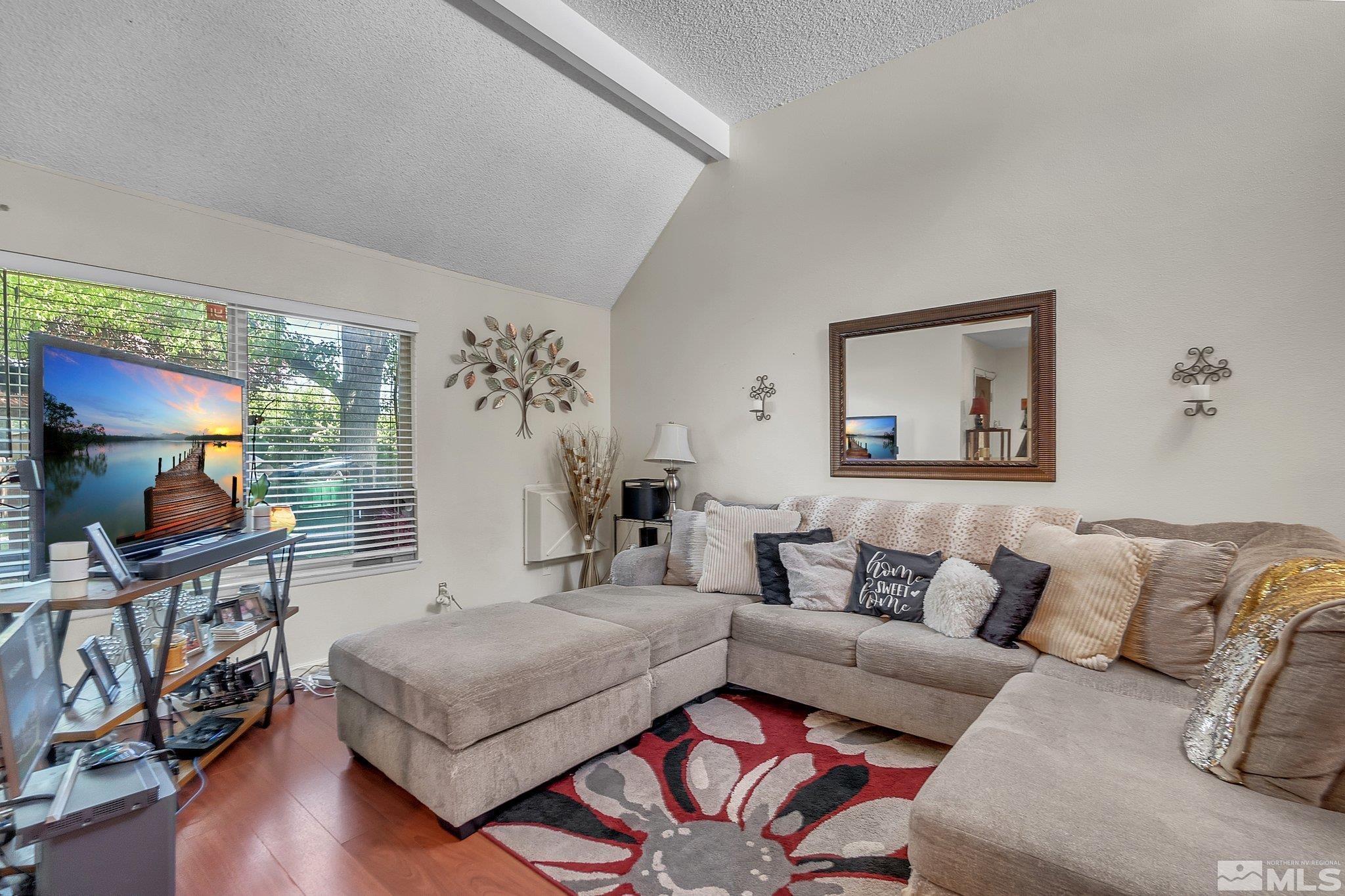 Photo #4: 240009575 Listing 