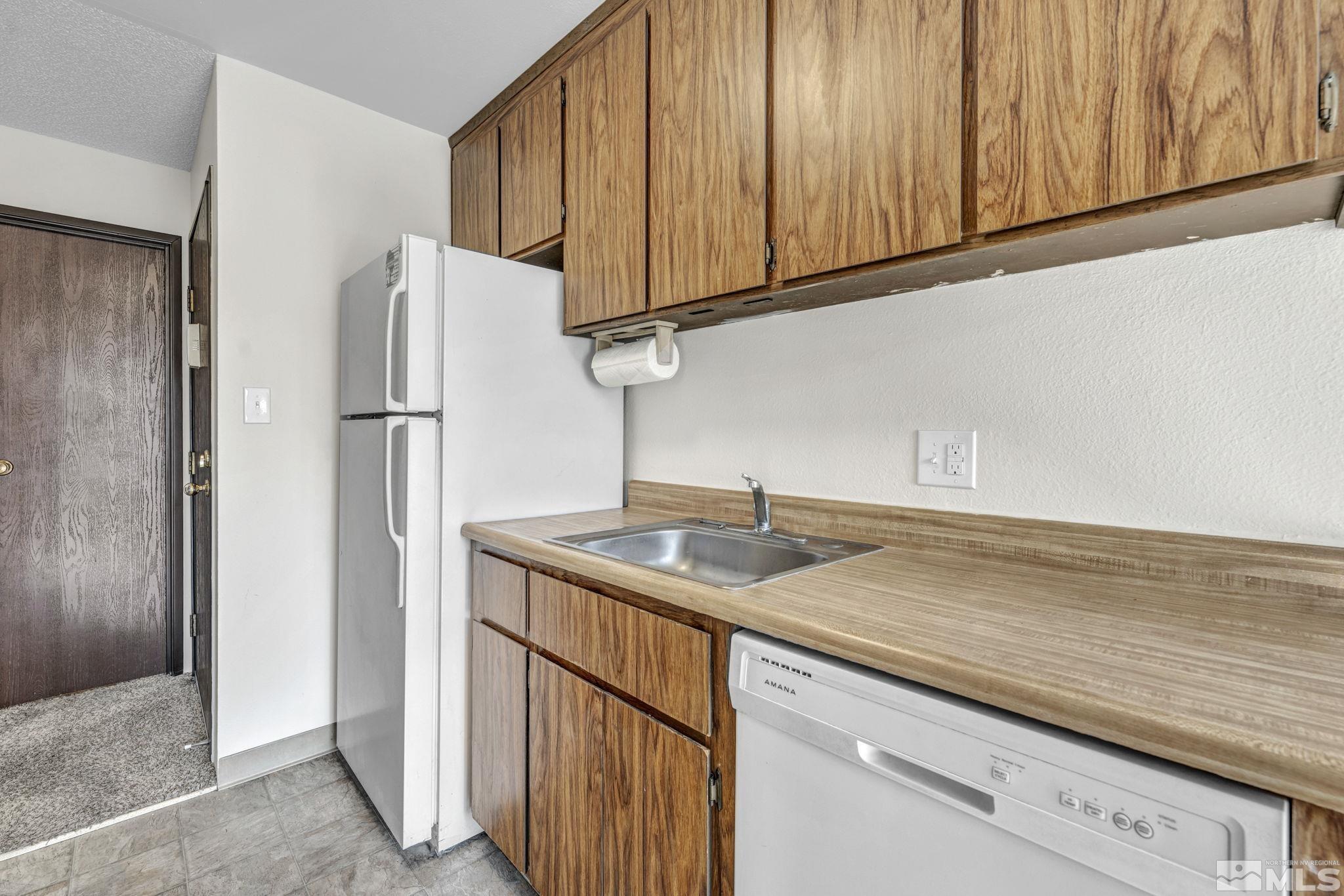 Photo #5: 240009590 Listing 