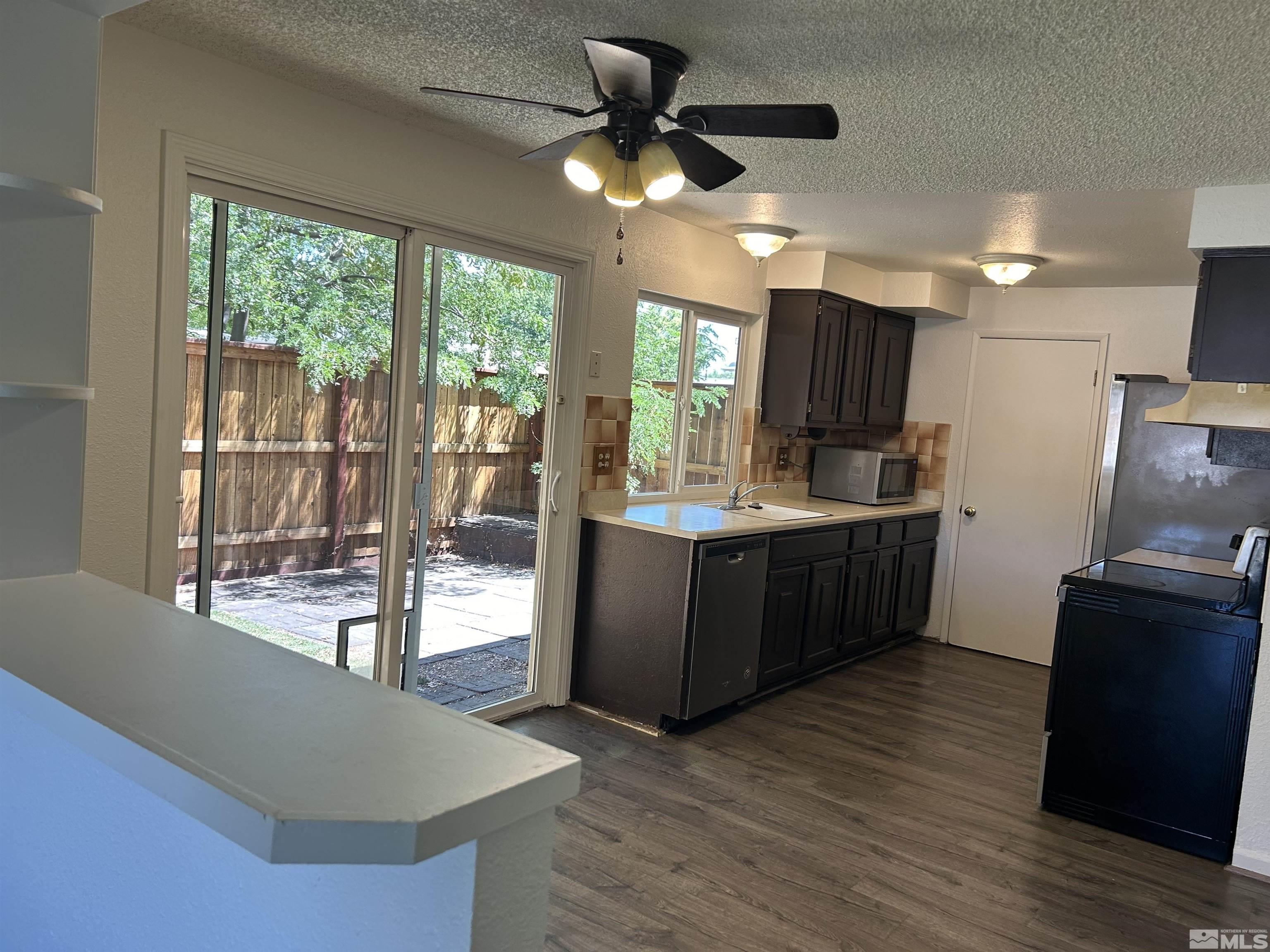 Photo #2: 240009653 Listing 