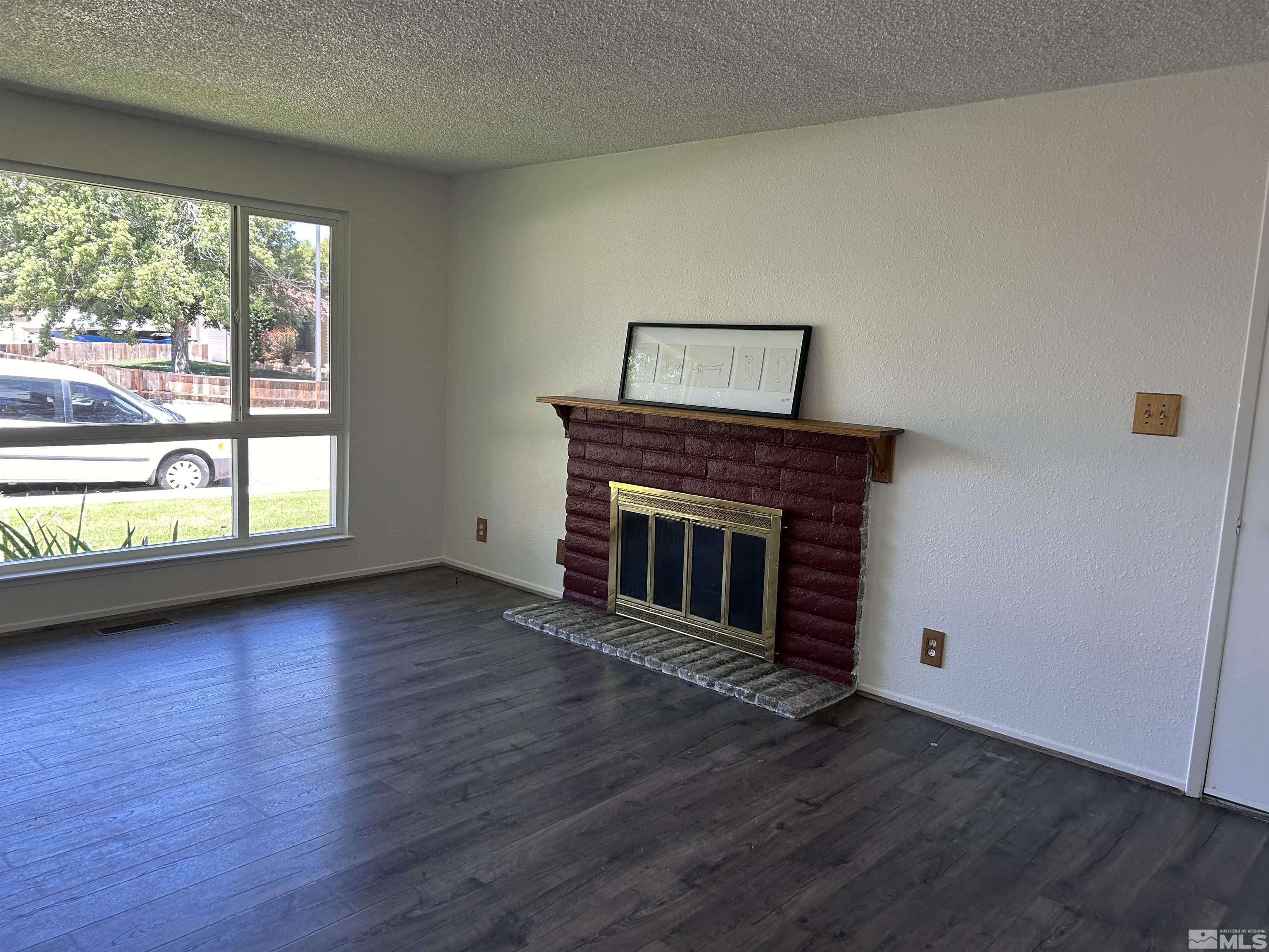 Photo #3: 240009653 Listing 