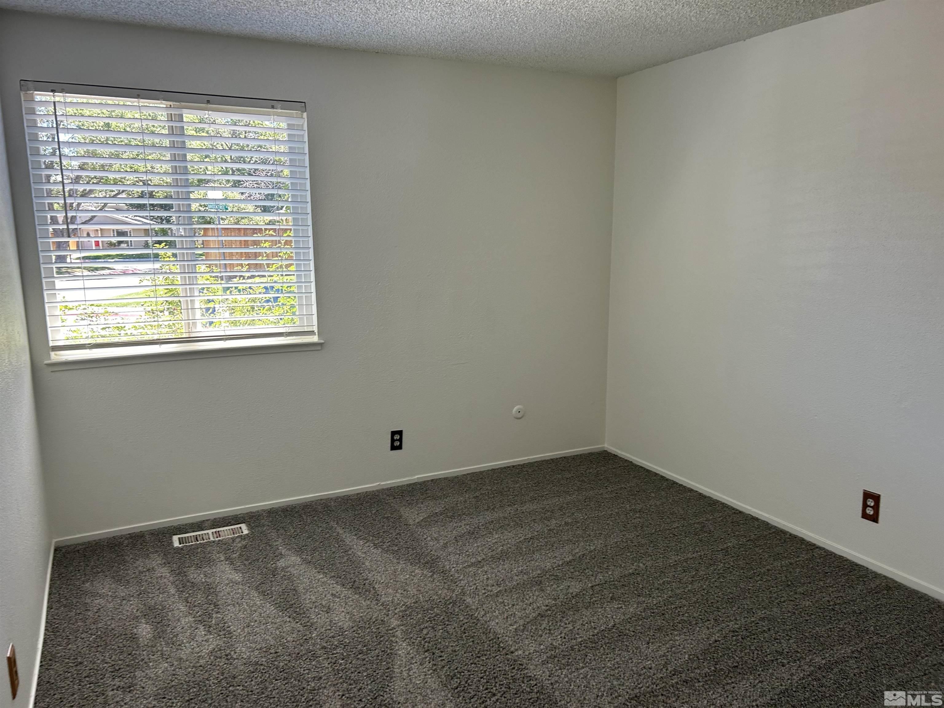 Photo #4: 240009653 Listing 