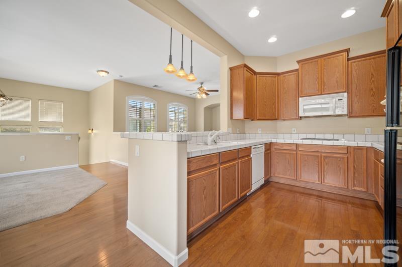 Photo #3: 240009670 Listing 