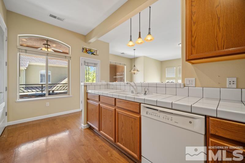 Photo #5: 240009670 Listing 