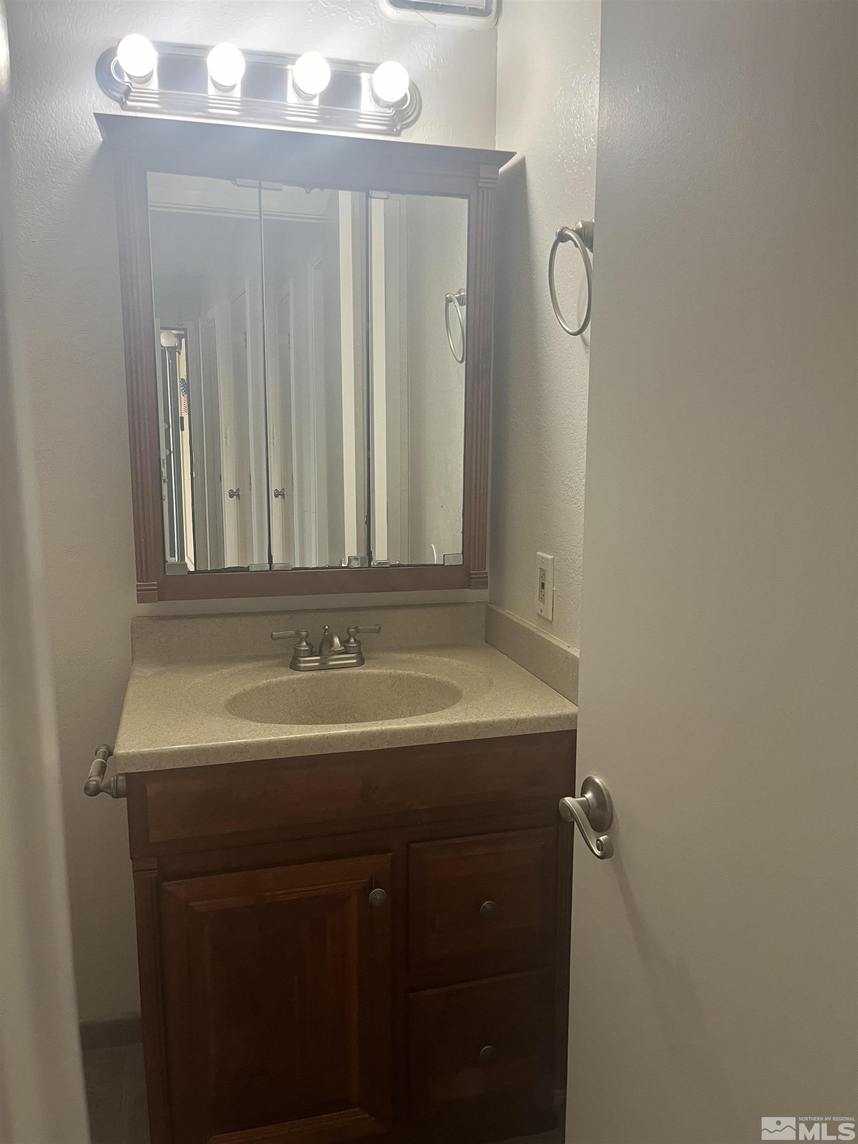 Photo #6: 240009802 Listing 