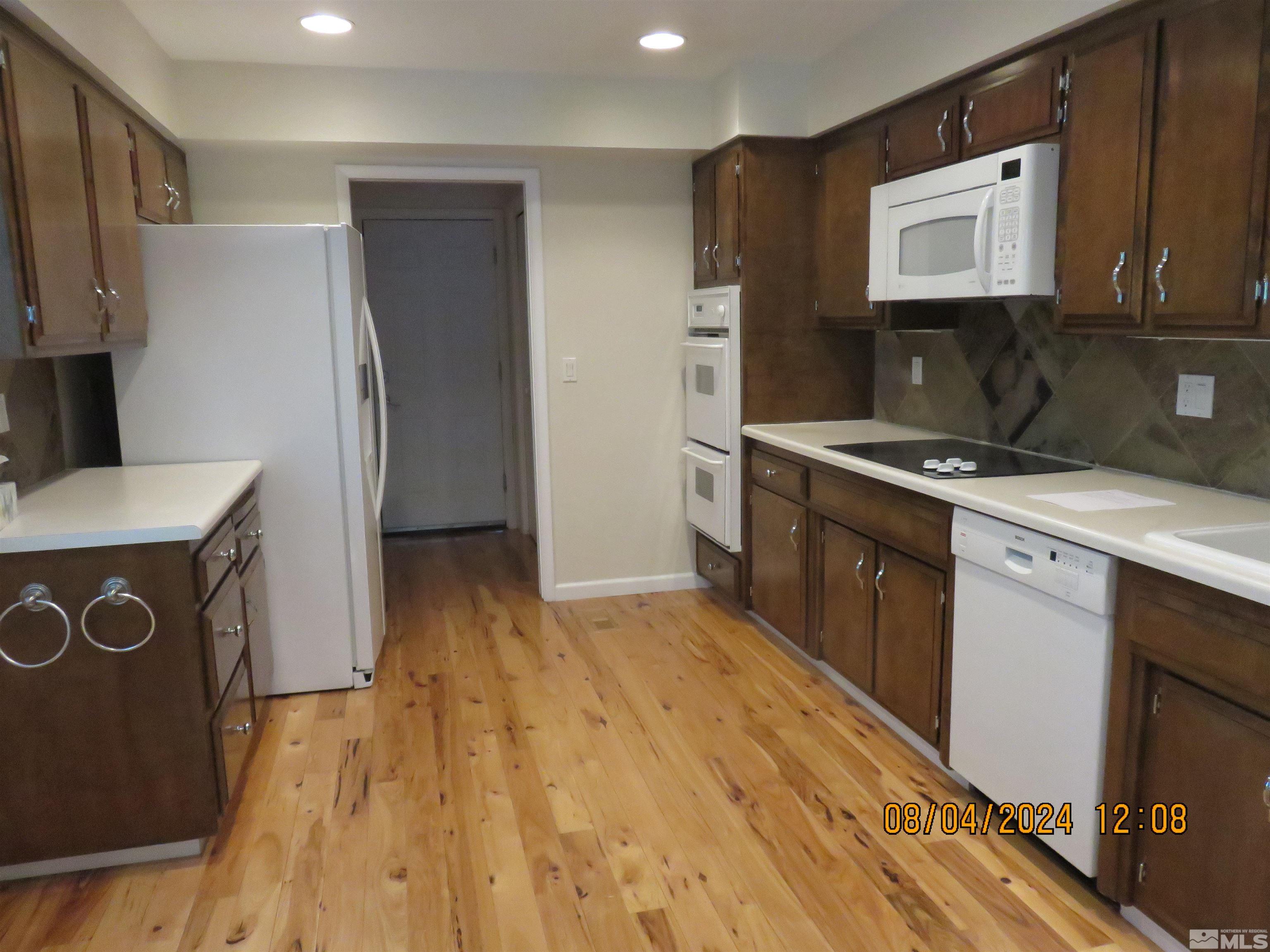Photo #3: 240009947 Listing 