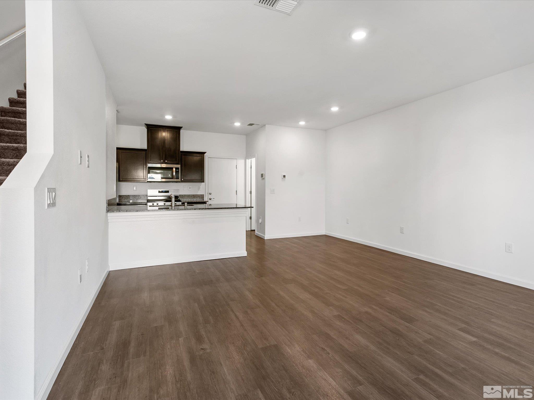 Photo #6: 240010033 Listing 