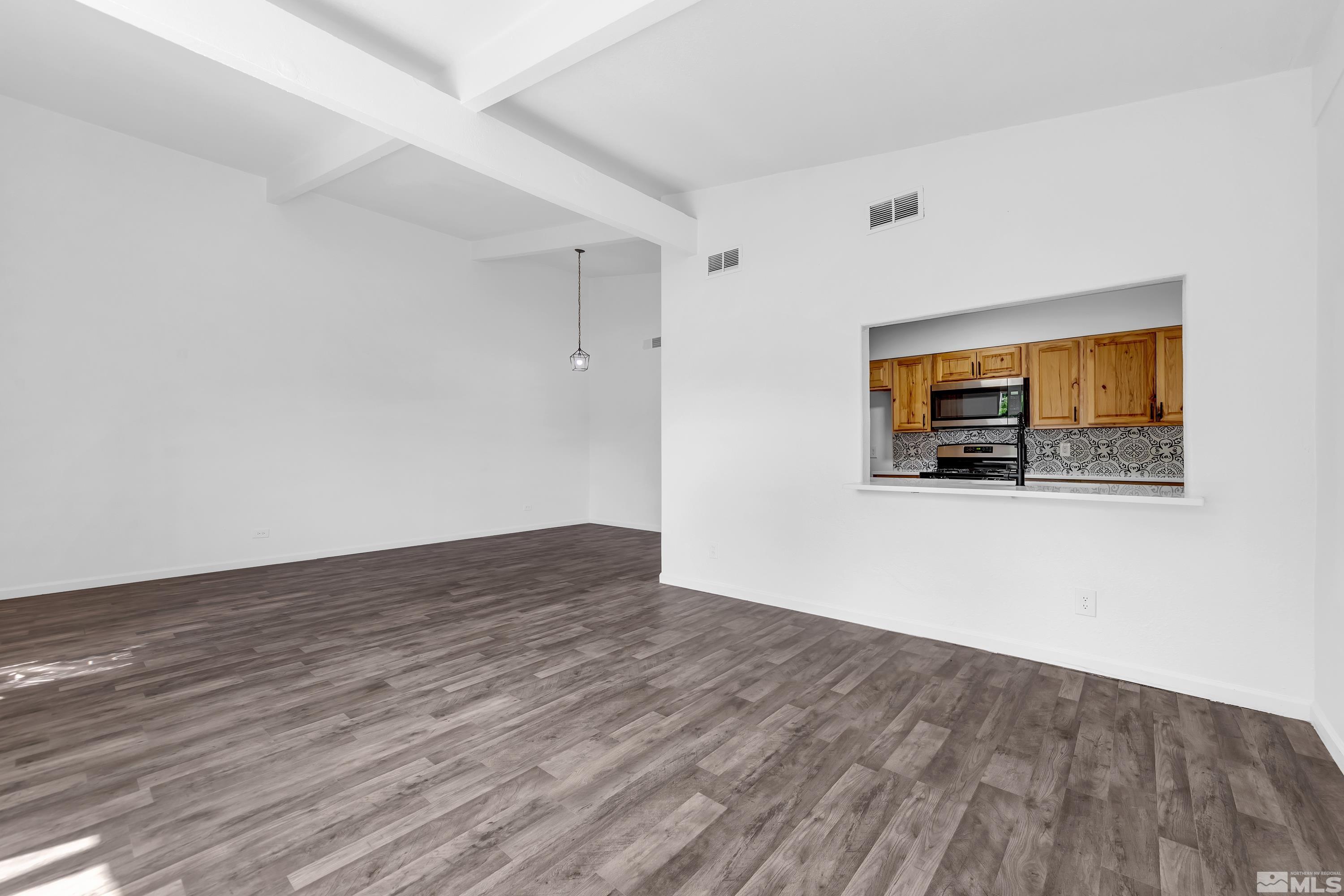 Photo #5: 240010180 Listing 