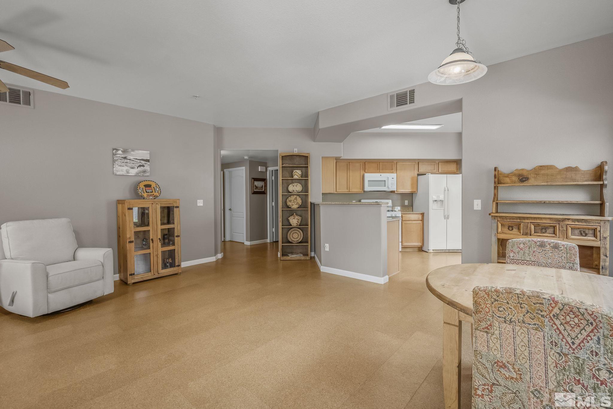Photo #4: 240010355 Listing 