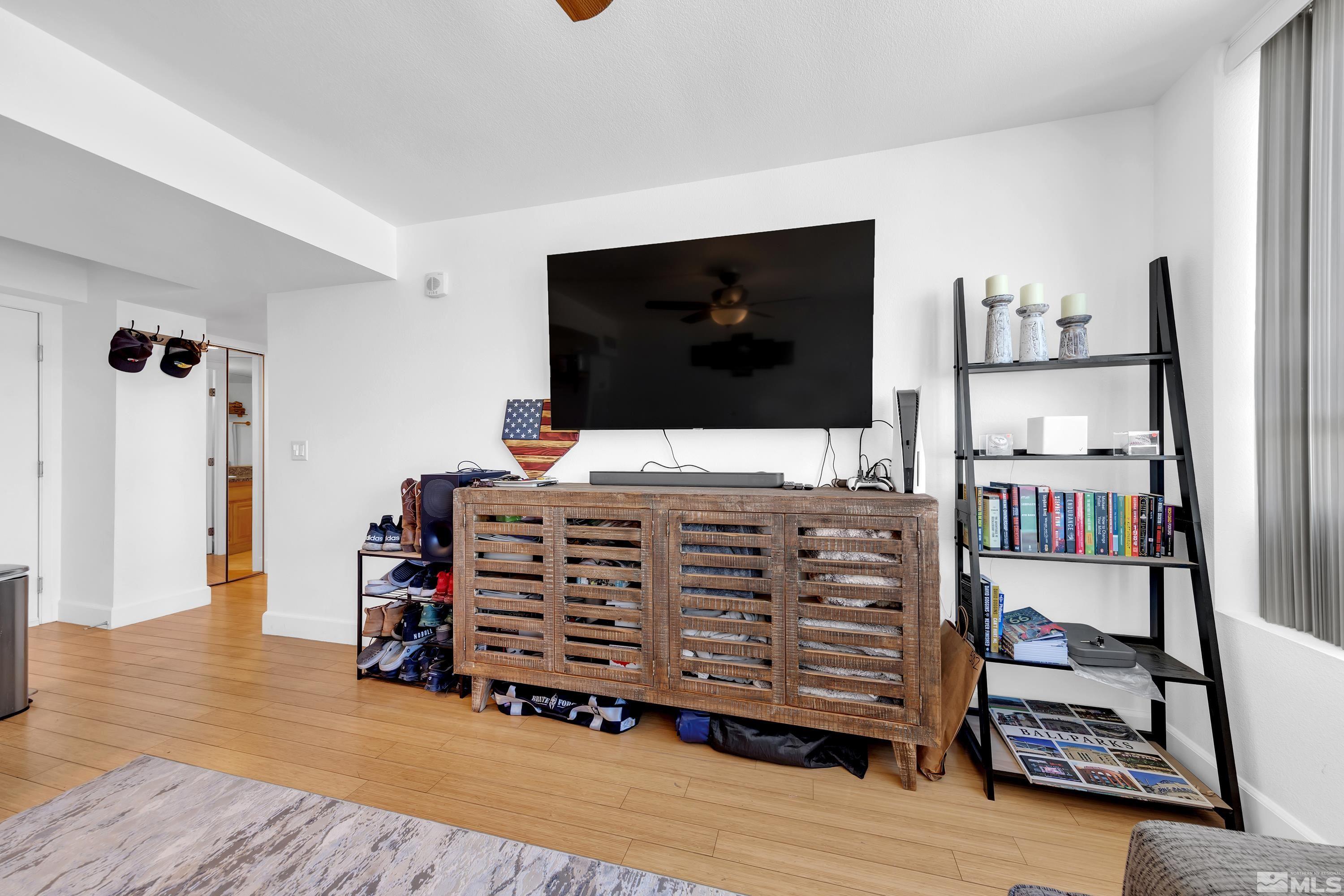 Photo #2: 240010369 Listing 