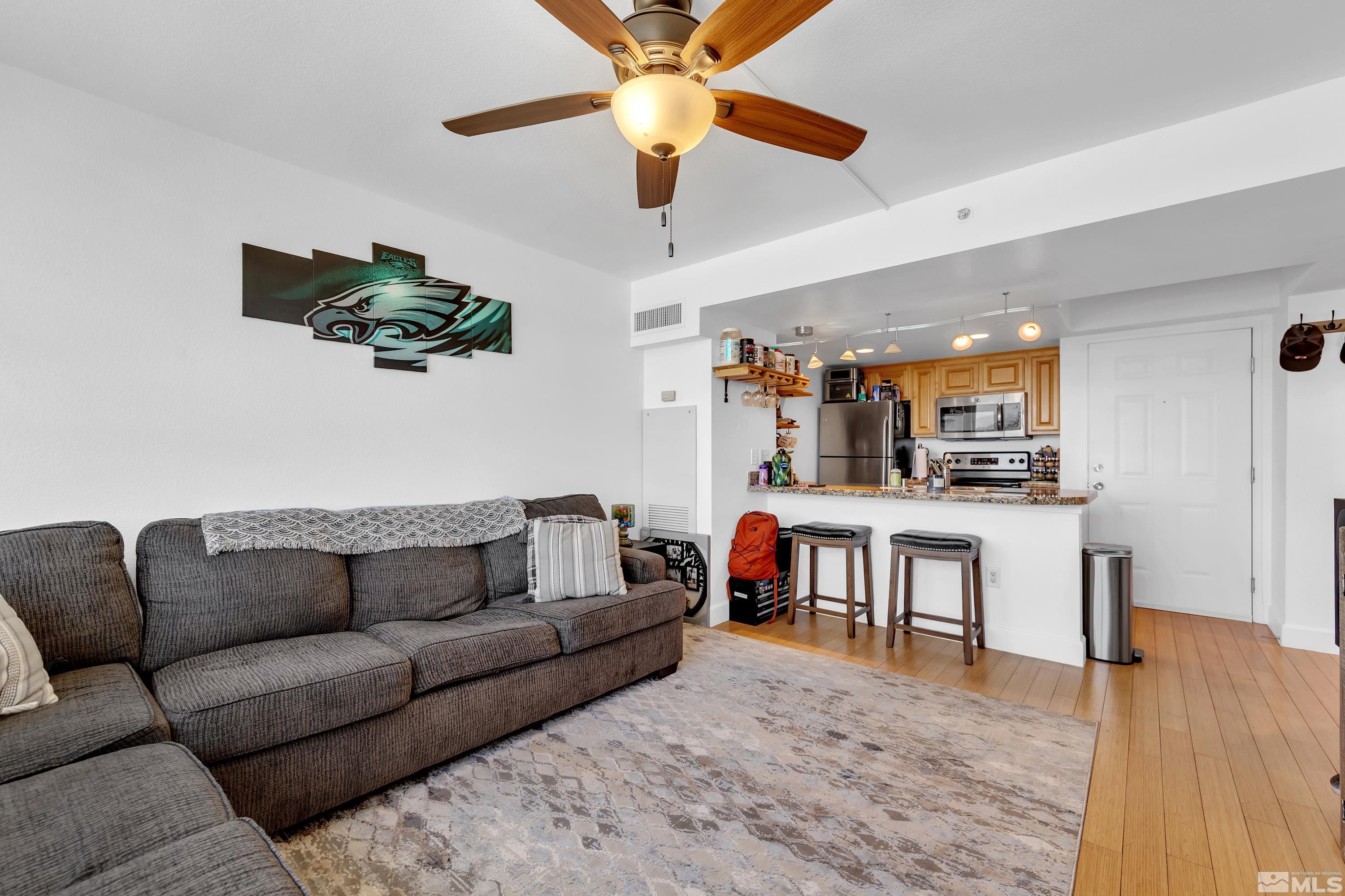 Photo #3: 240010369 Listing 