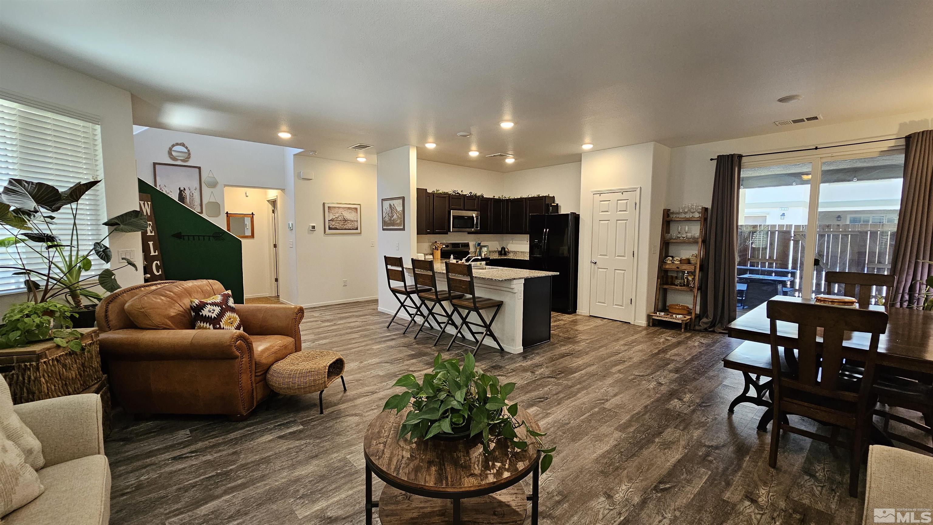 Photo #4: 240010394 Listing 
