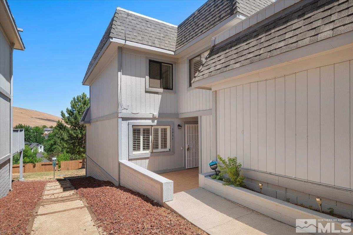 Photo #2: 240010471 Listing 