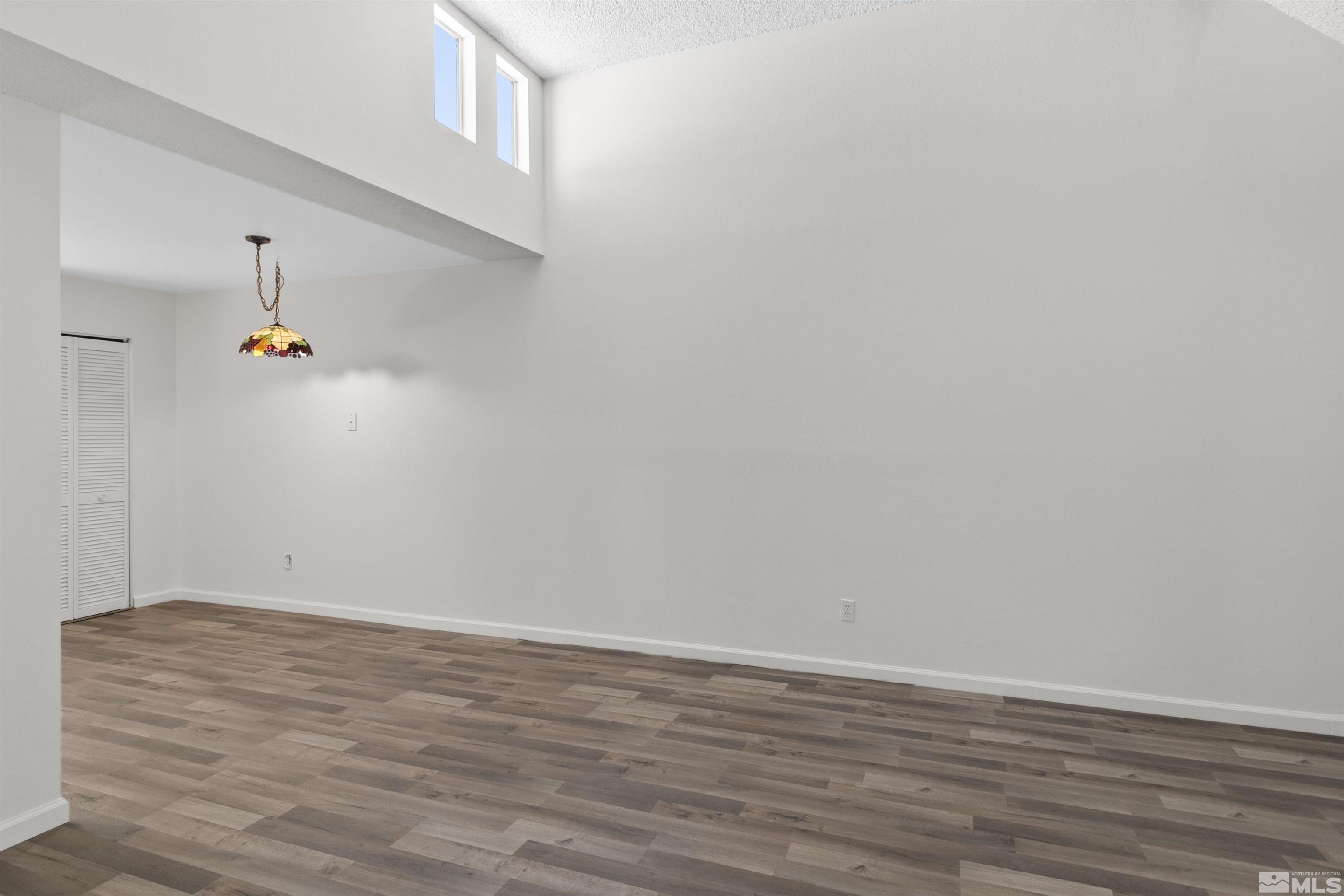 Photo #5: 240010528 Listing 