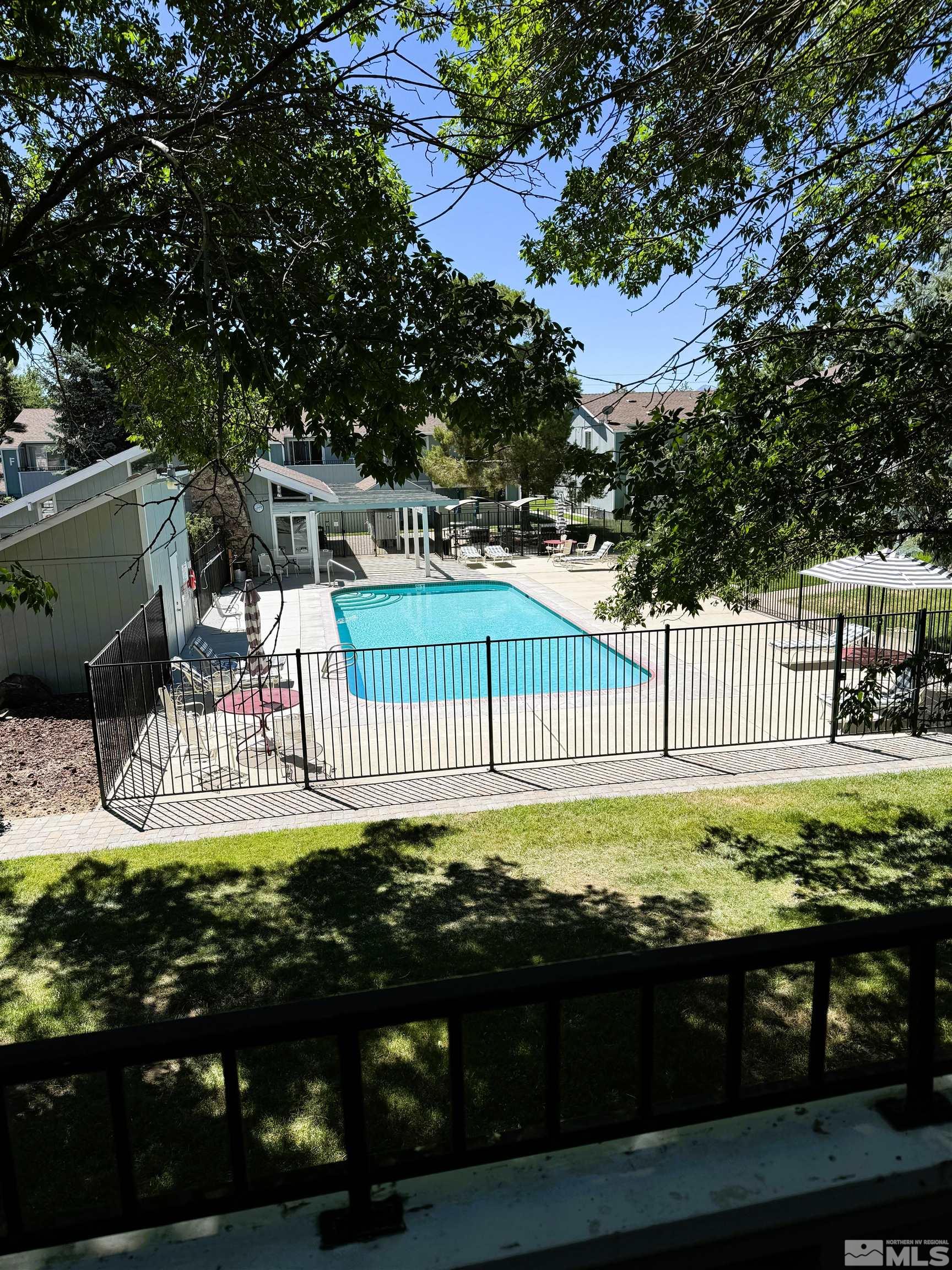 Photo #2: 240010552 Listing 
