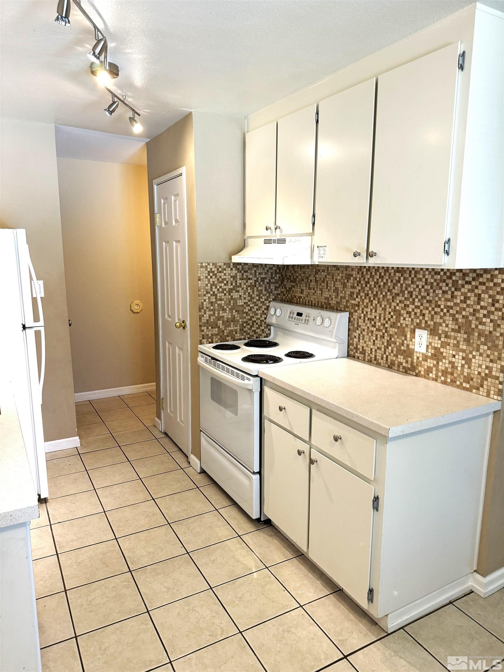 Photo #5: 240010552 Listing 