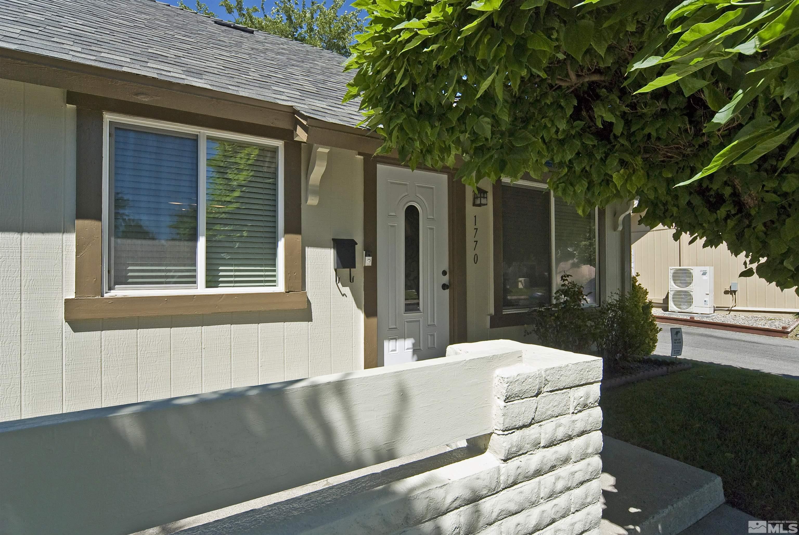 Browse active condo listings in YORKSHIRE MANOR