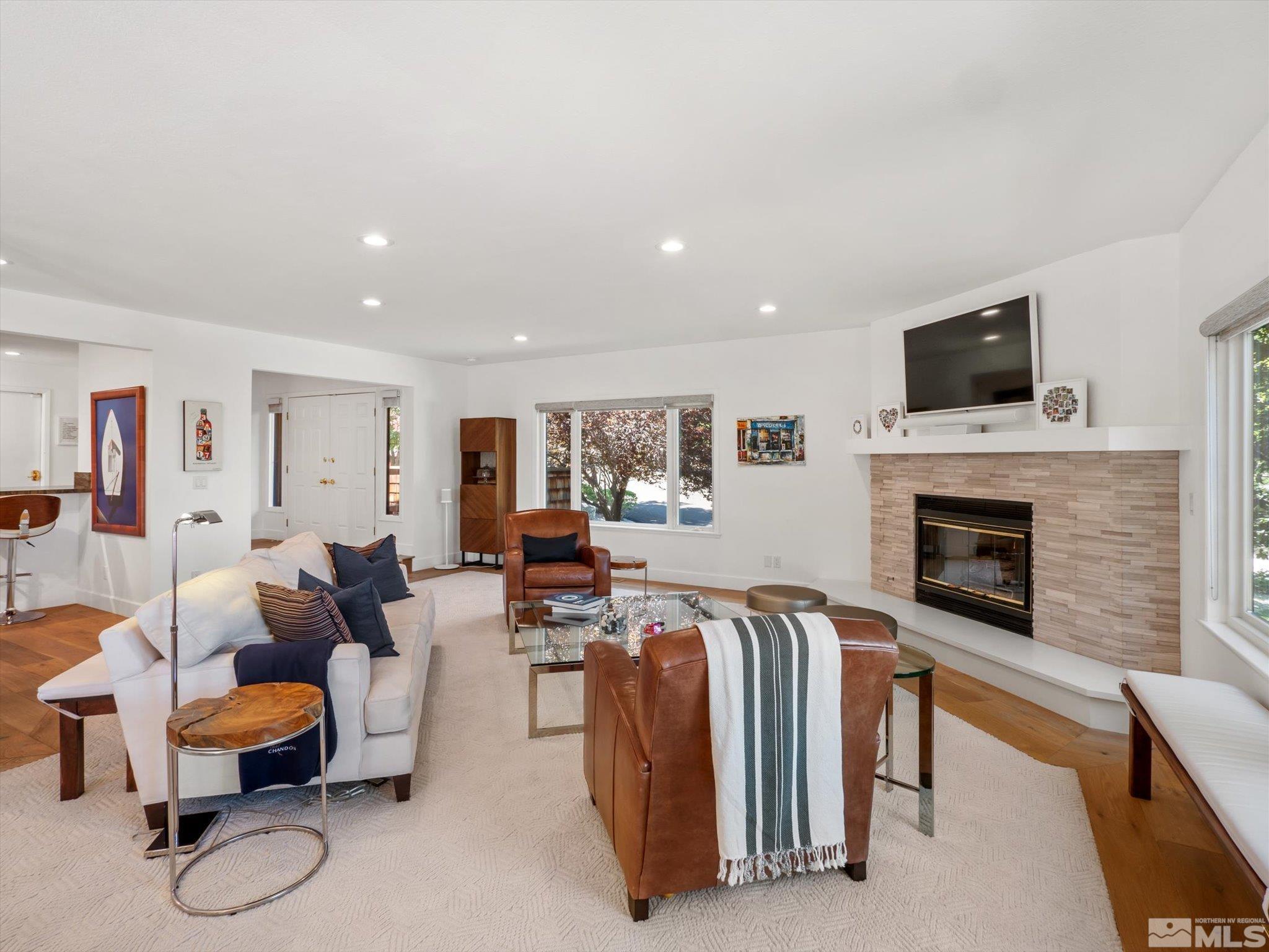 Photo #2: 240010601 Listing 