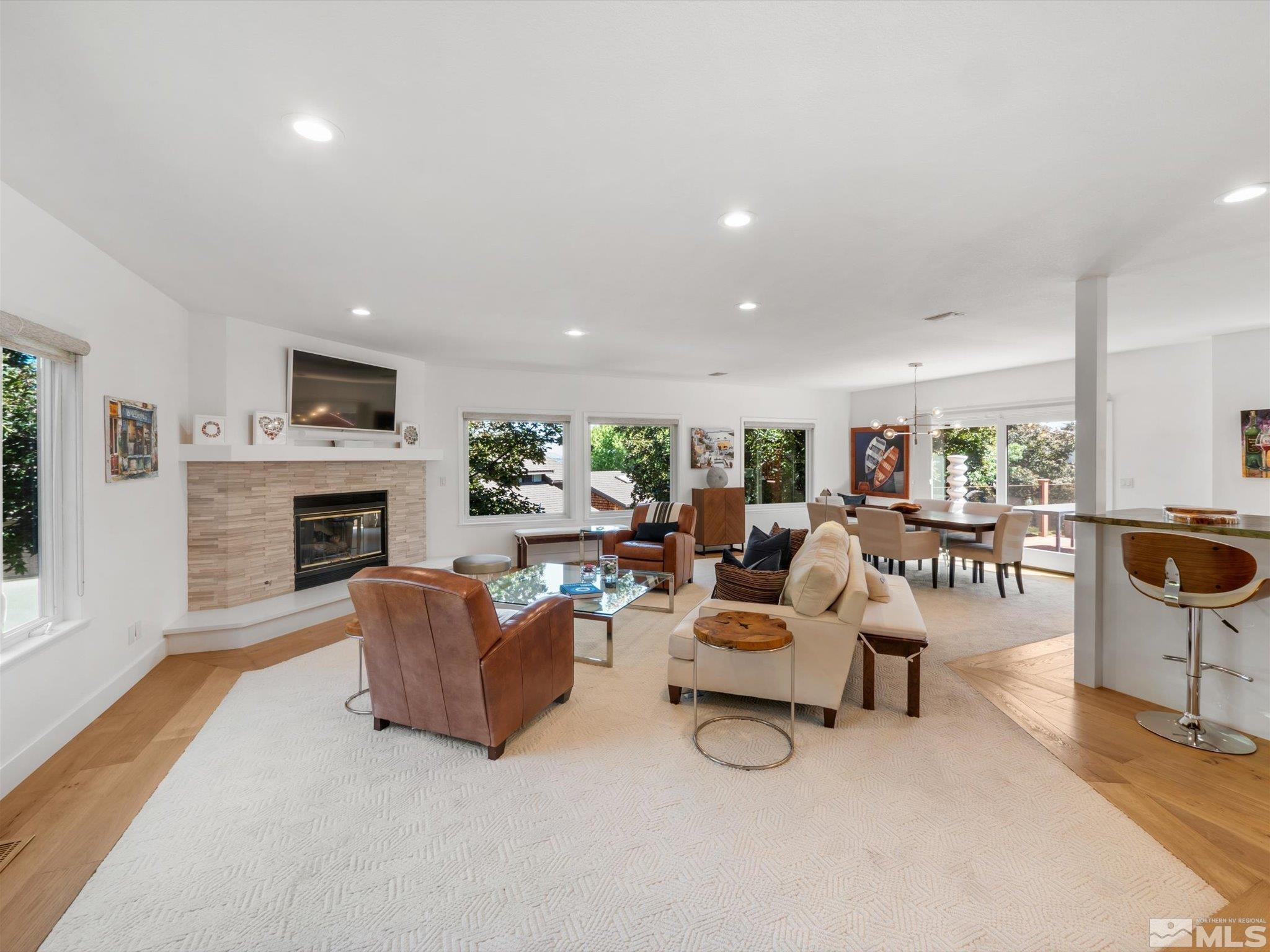 Photo #3: 240010601 Listing 