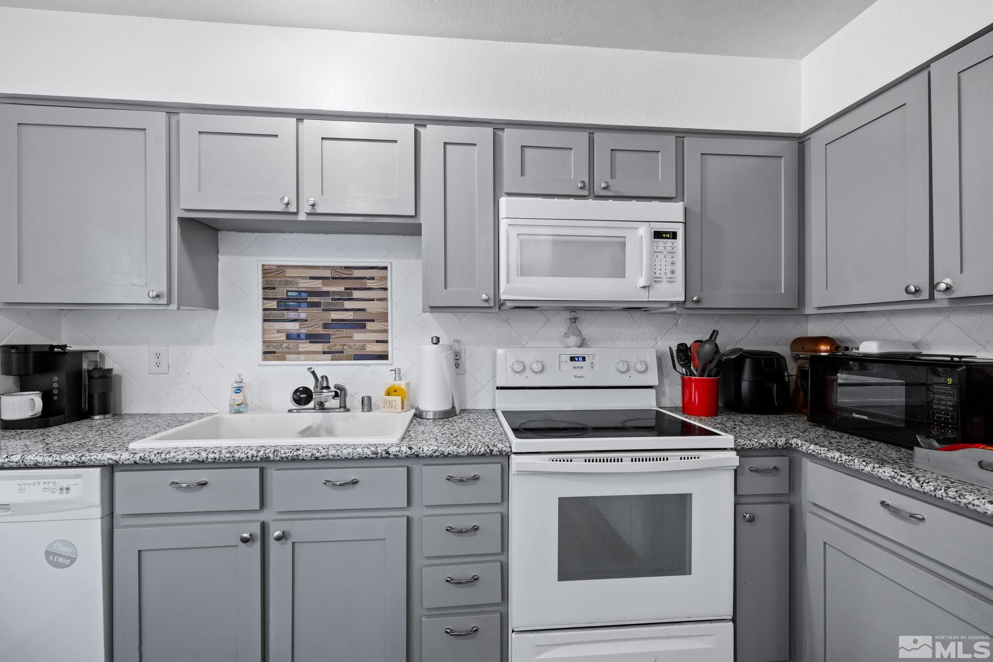 Photo #3: 240010837 Listing 