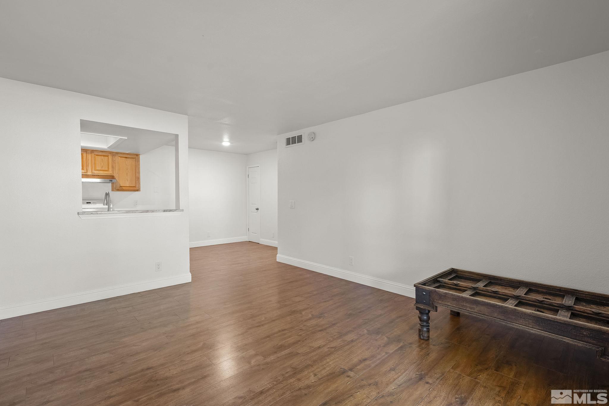 Photo #6: 240010845 Listing 