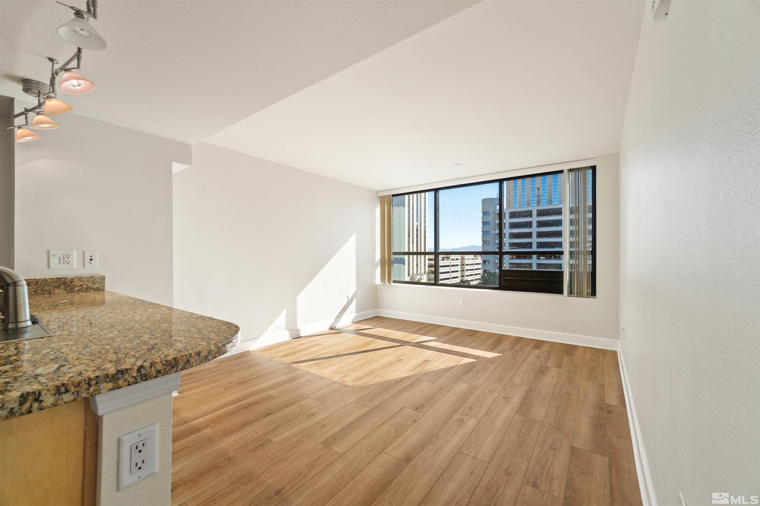 Photo #3: 240010873 Listing 