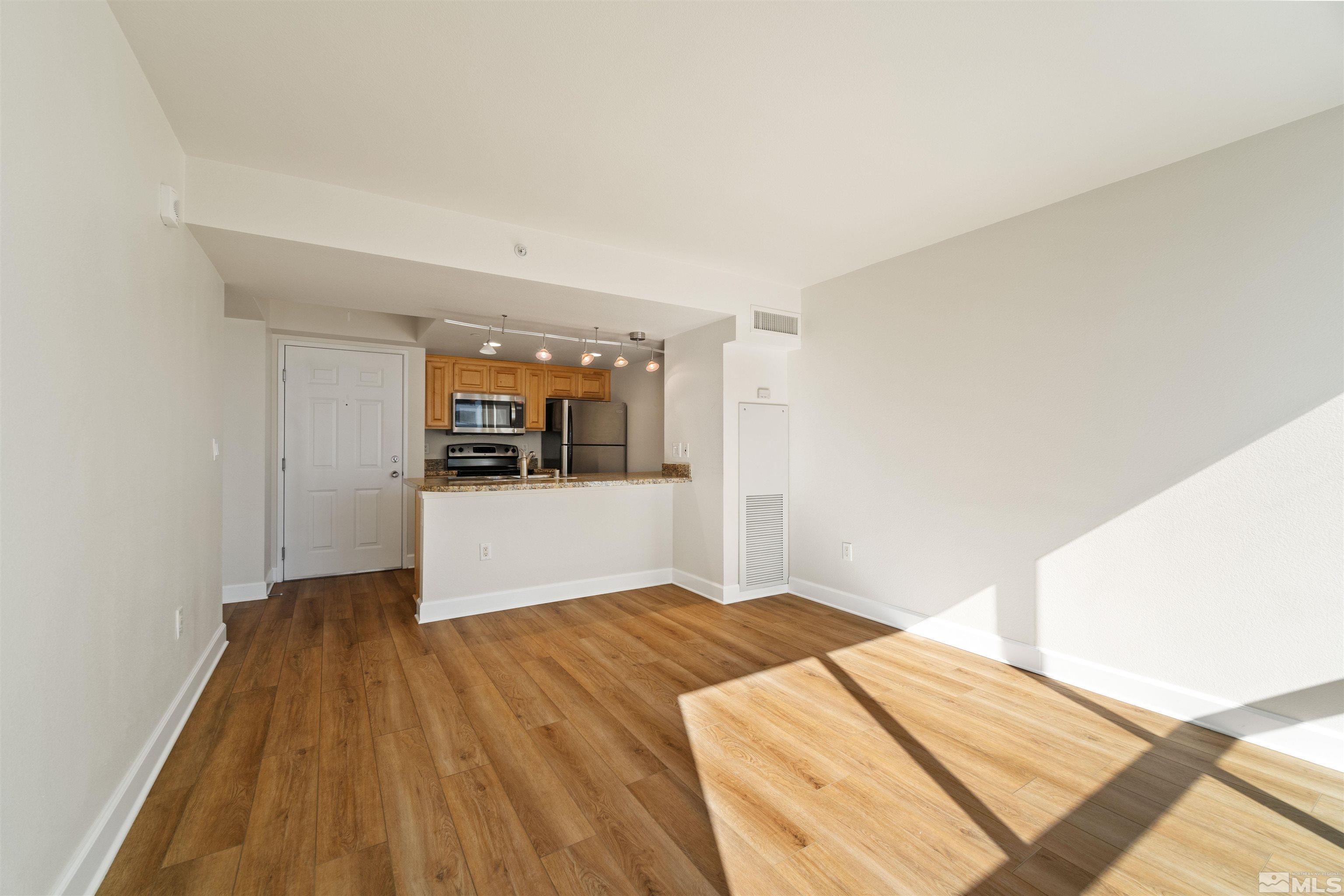 Photo #4: 240010873 Listing 