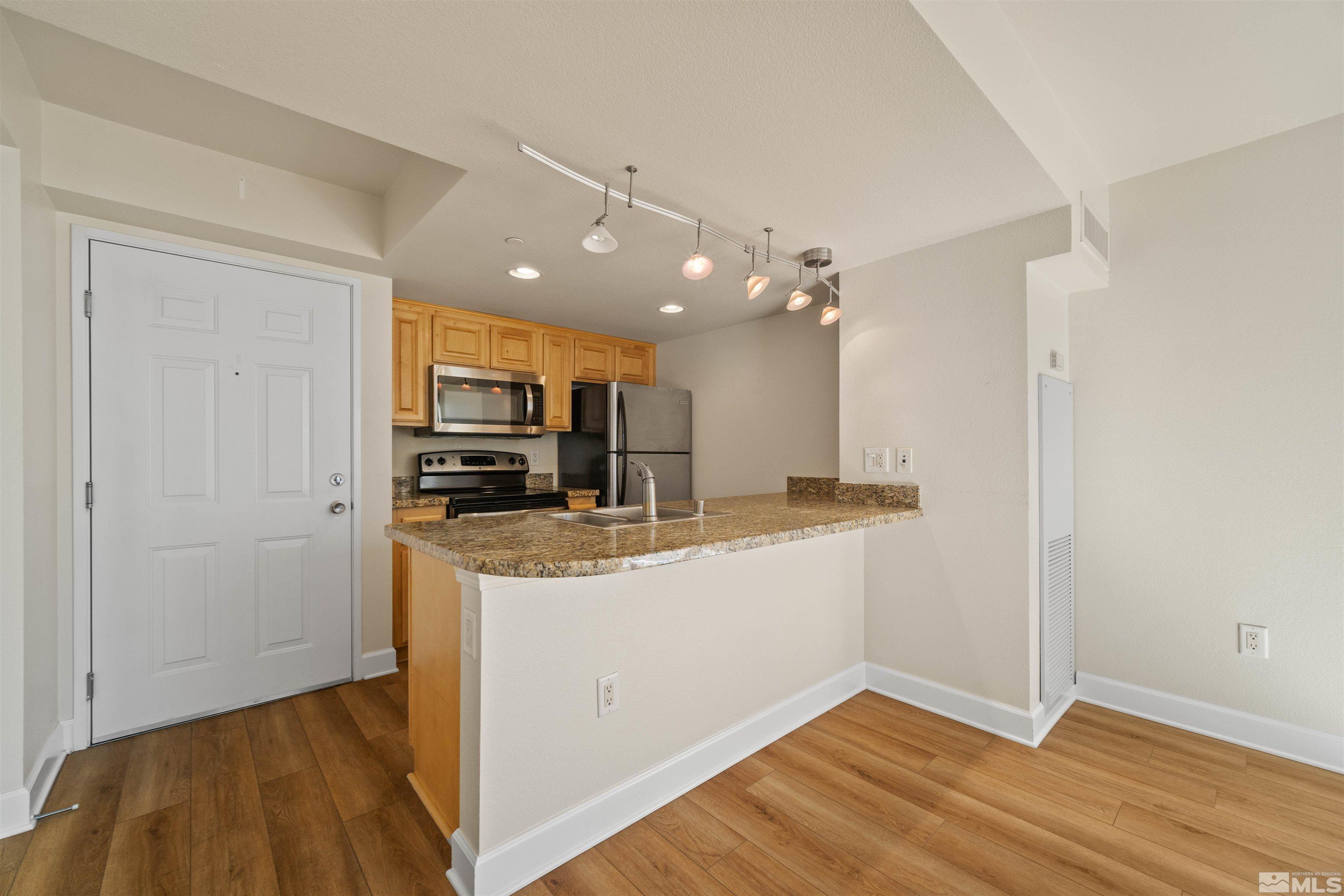 Photo #5: 240010873 Listing 