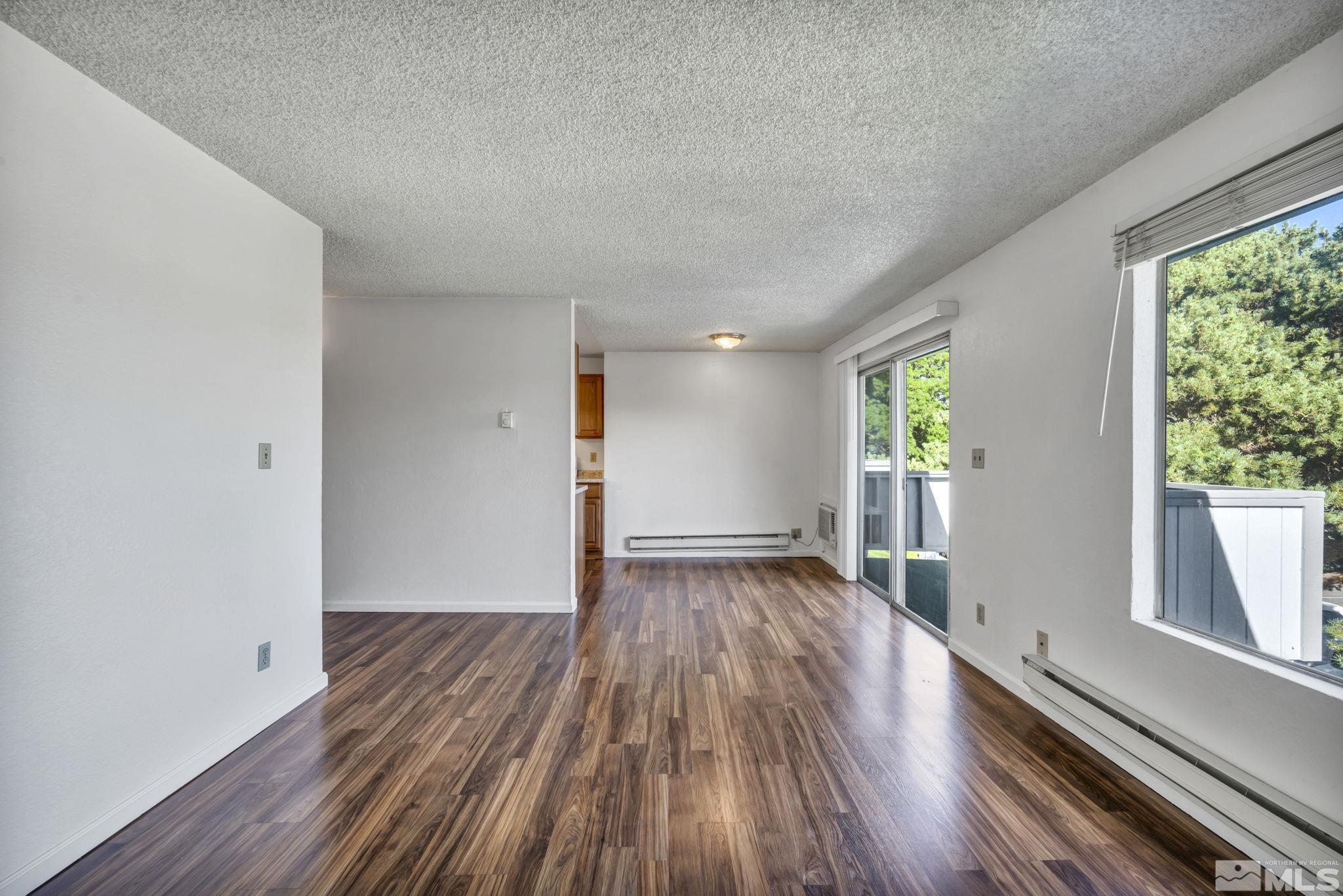 Photo #2: 240010904 Listing 