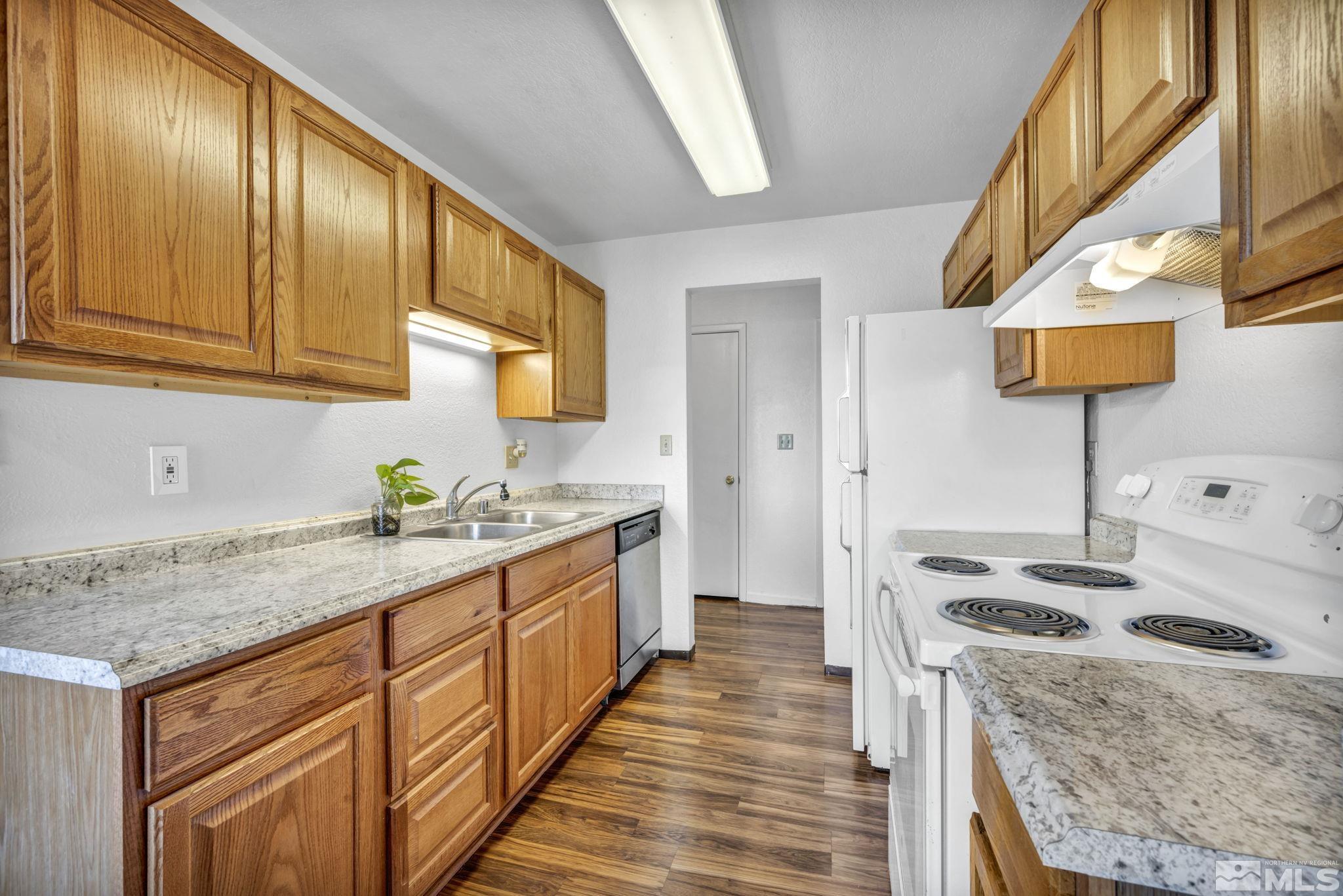 Photo #4: 240010904 Listing: Photo #4