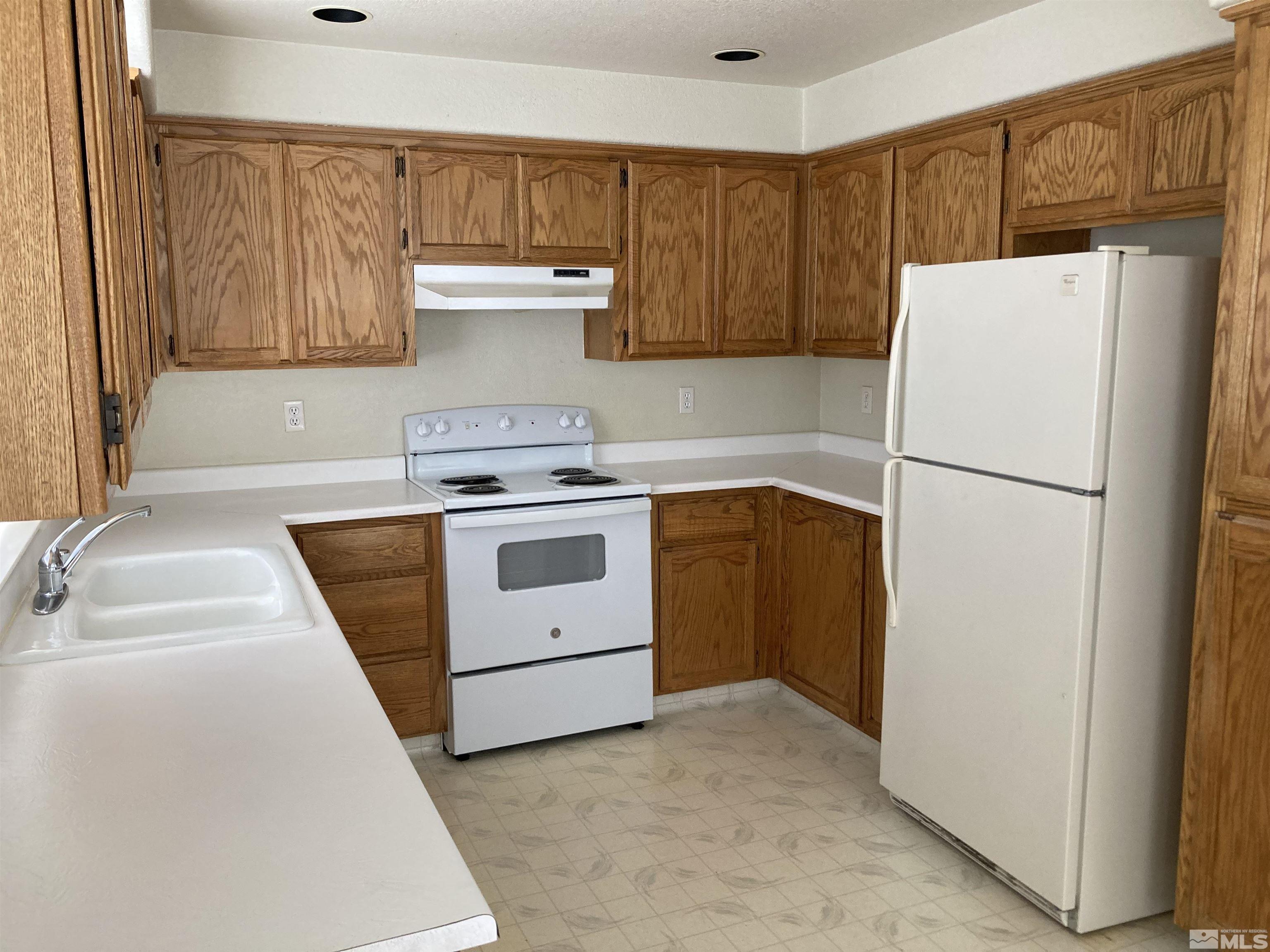 Photo #2: 240010906 Listing 