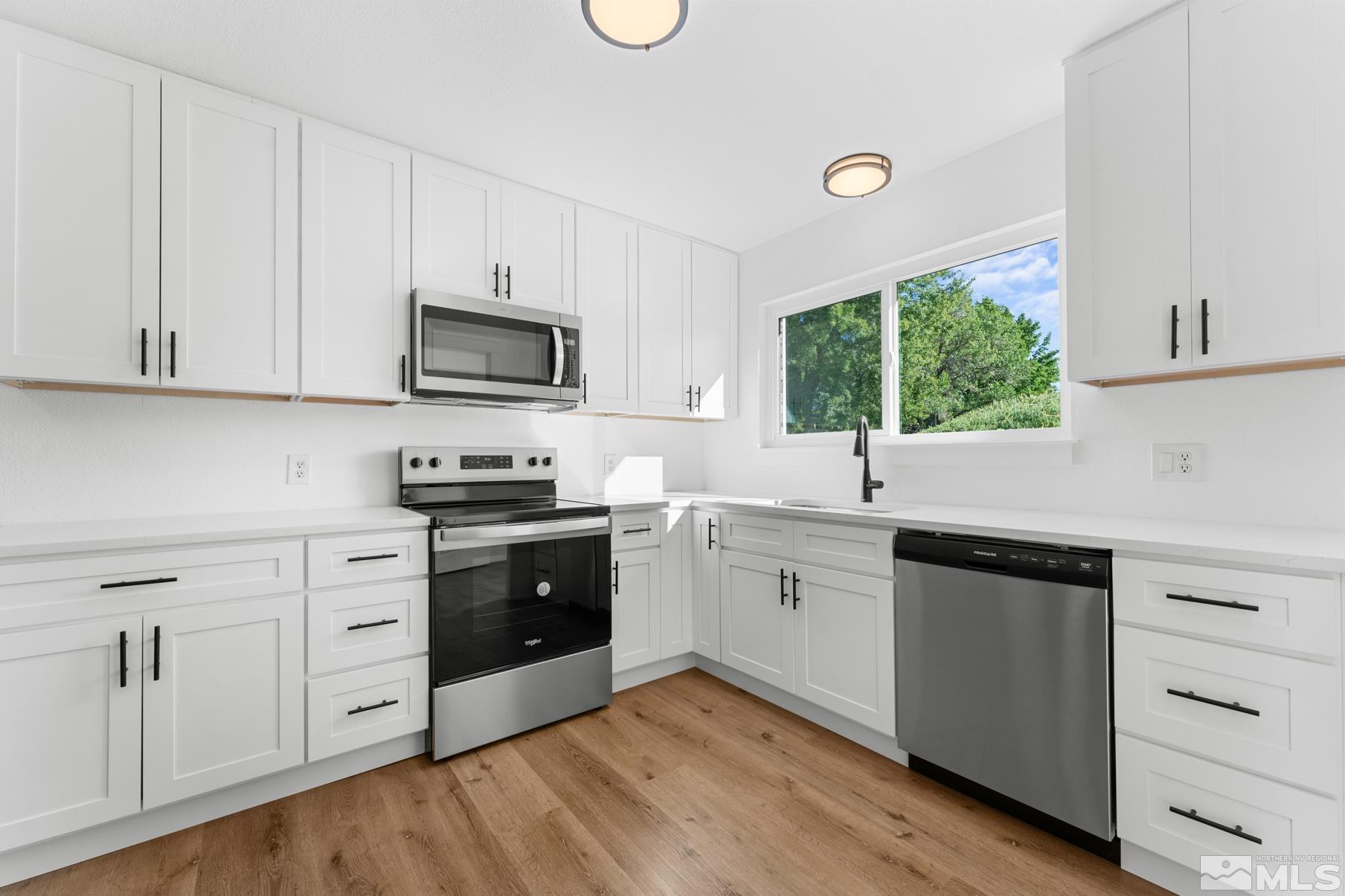 Photo #2: 240010920 Listing 