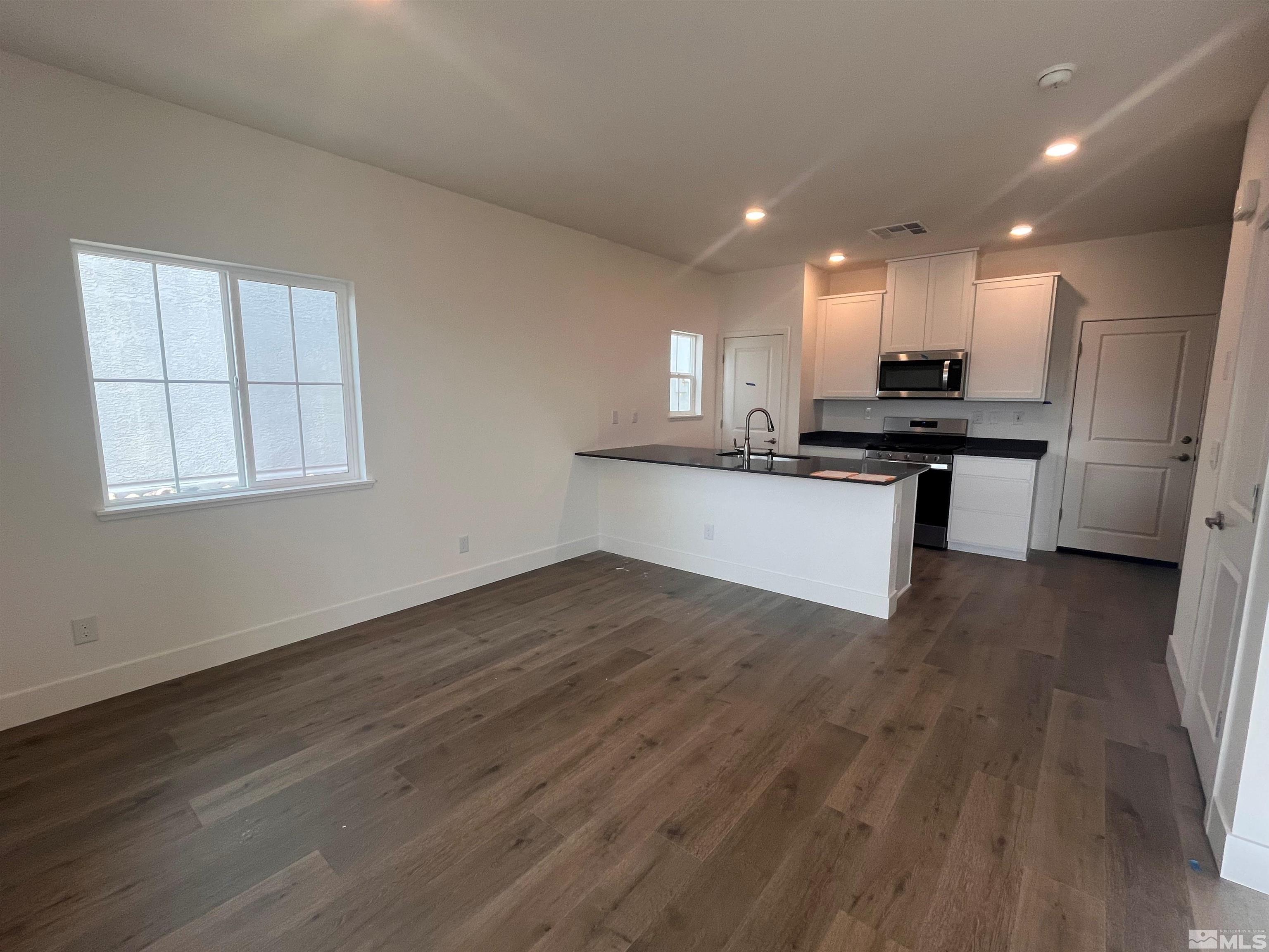 Photo #2: 240010951 Listing 