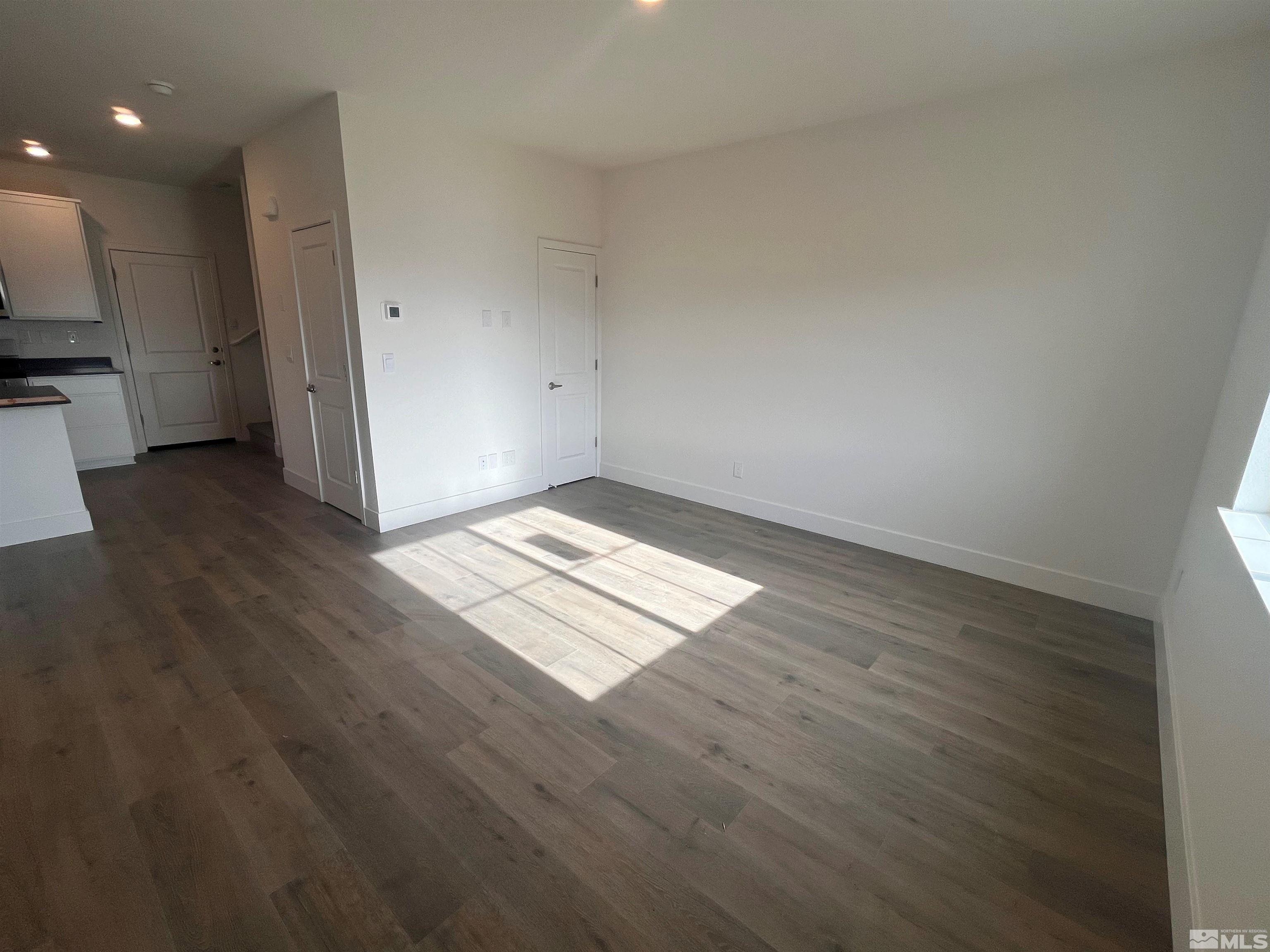 Photo #3: 240010951 Listing 