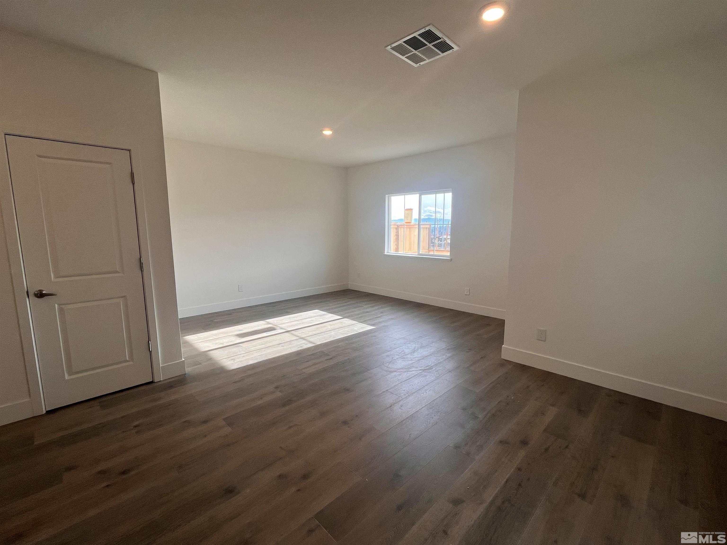 Photo #4: 240010954 Listing 