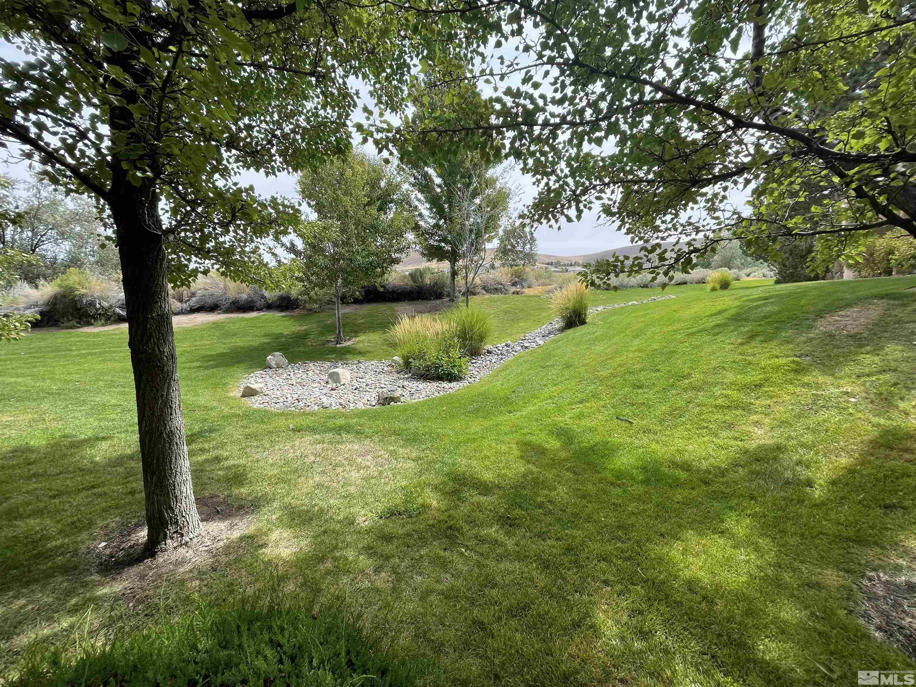 Photo #3: 240010979 Listing 