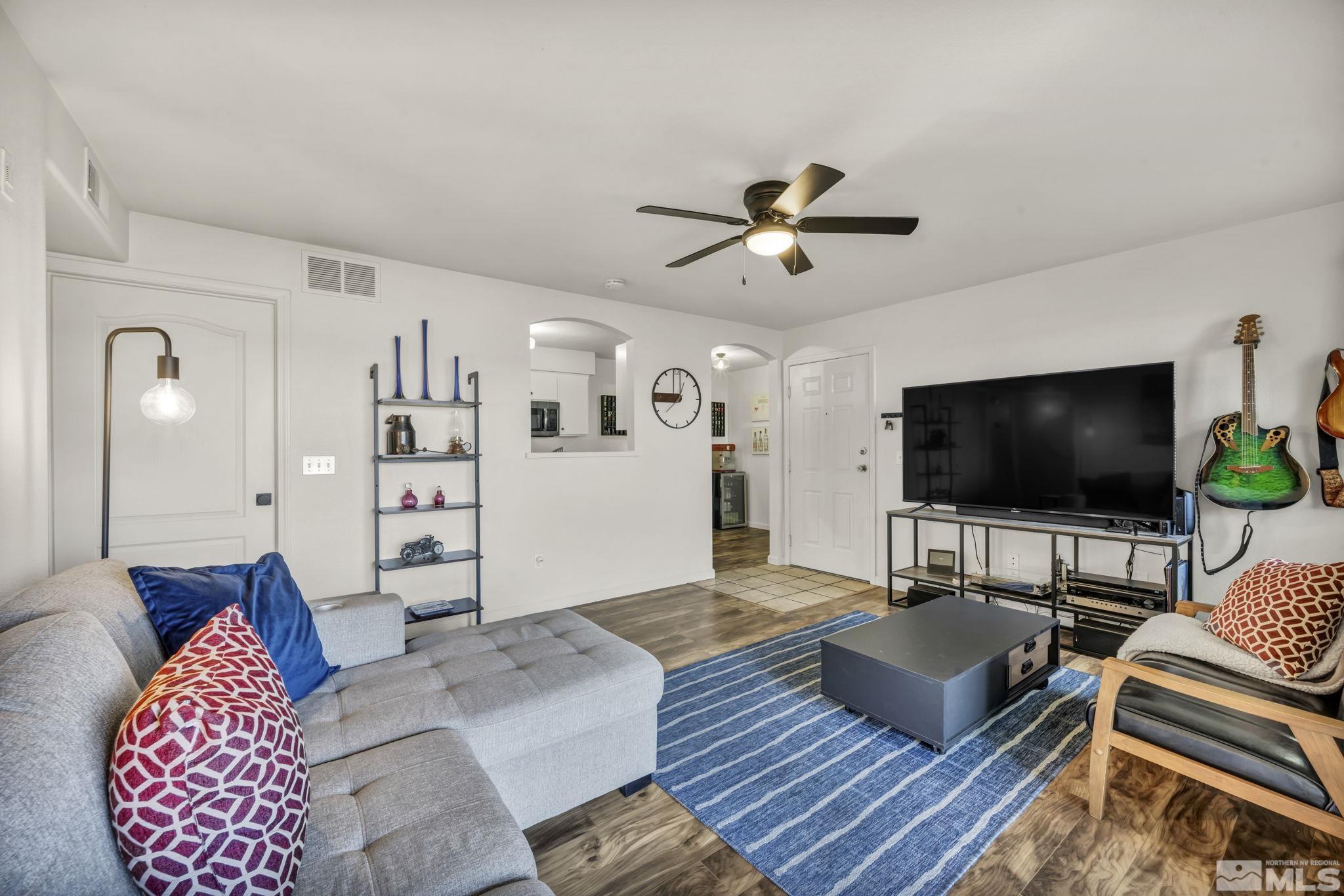 Photo #4: 240011066 Listing 