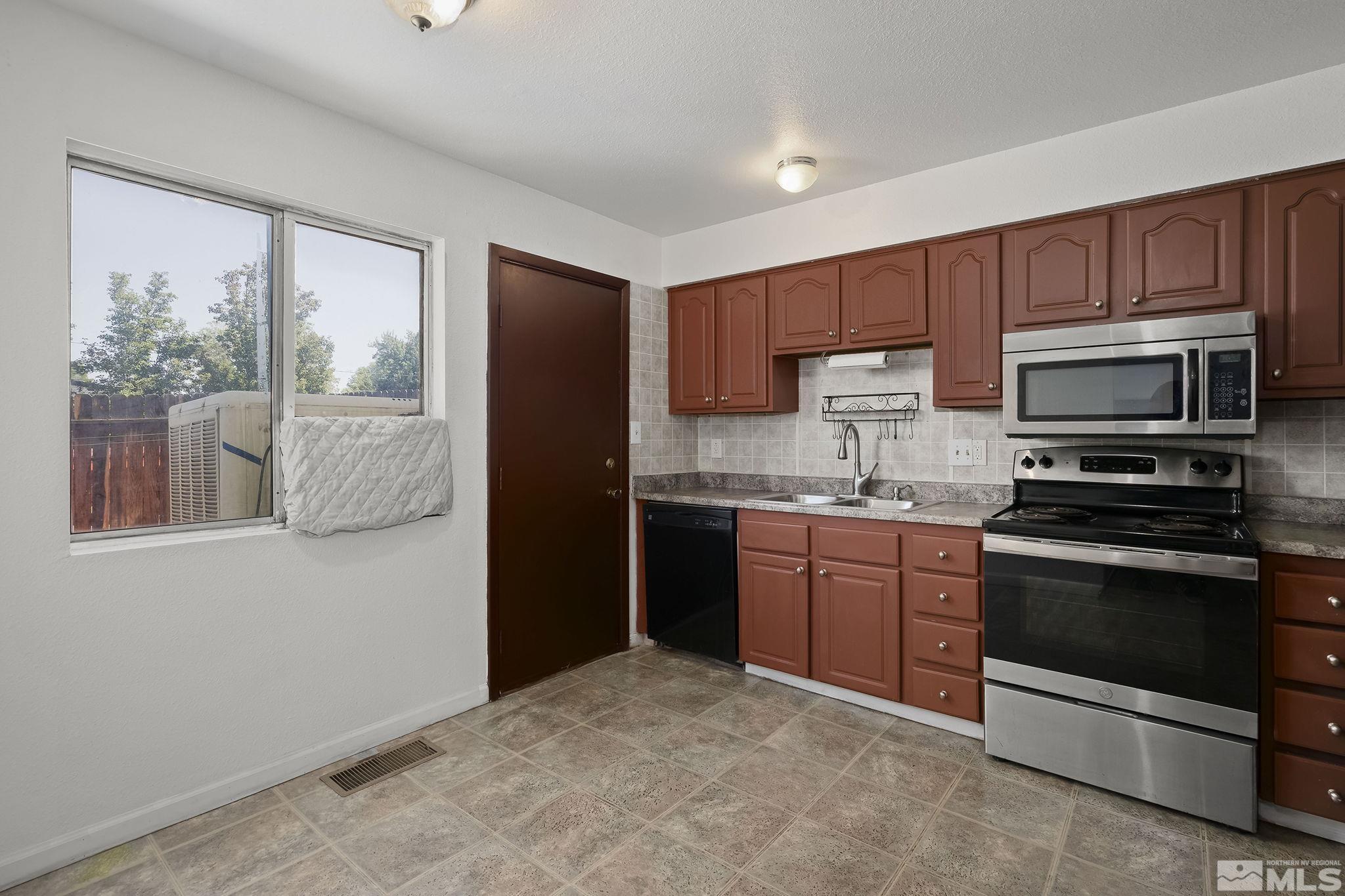 Photo #5: 240011259 Listing 