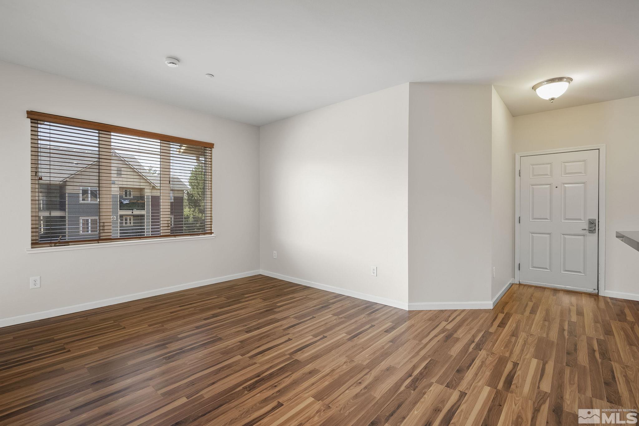 Photo #4: 240011462 Listing 