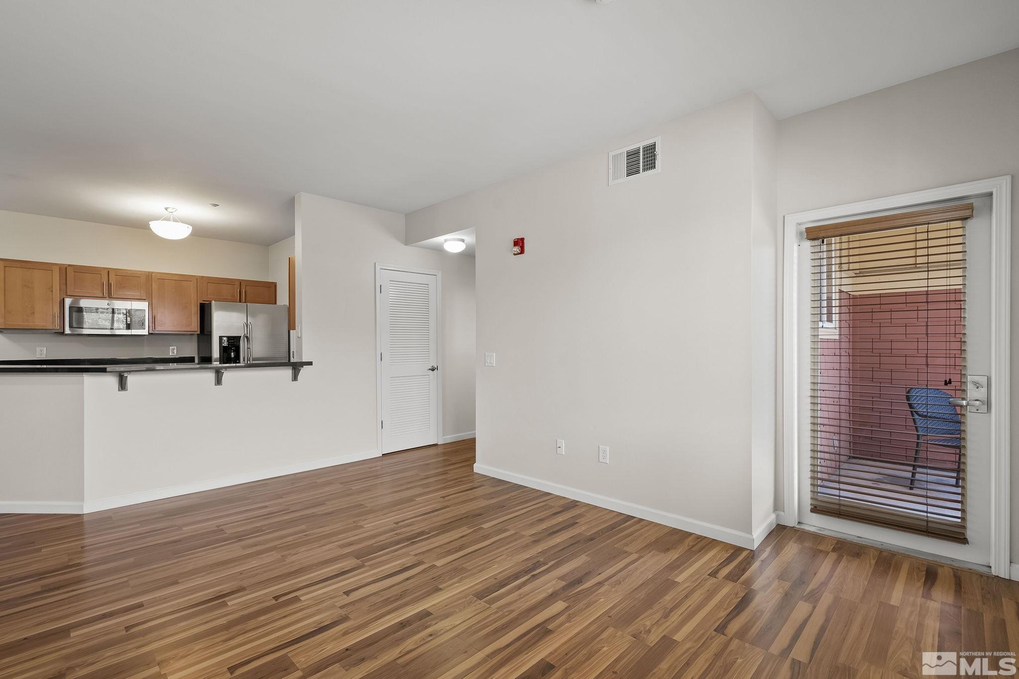 Photo #5: 240011462 Listing 