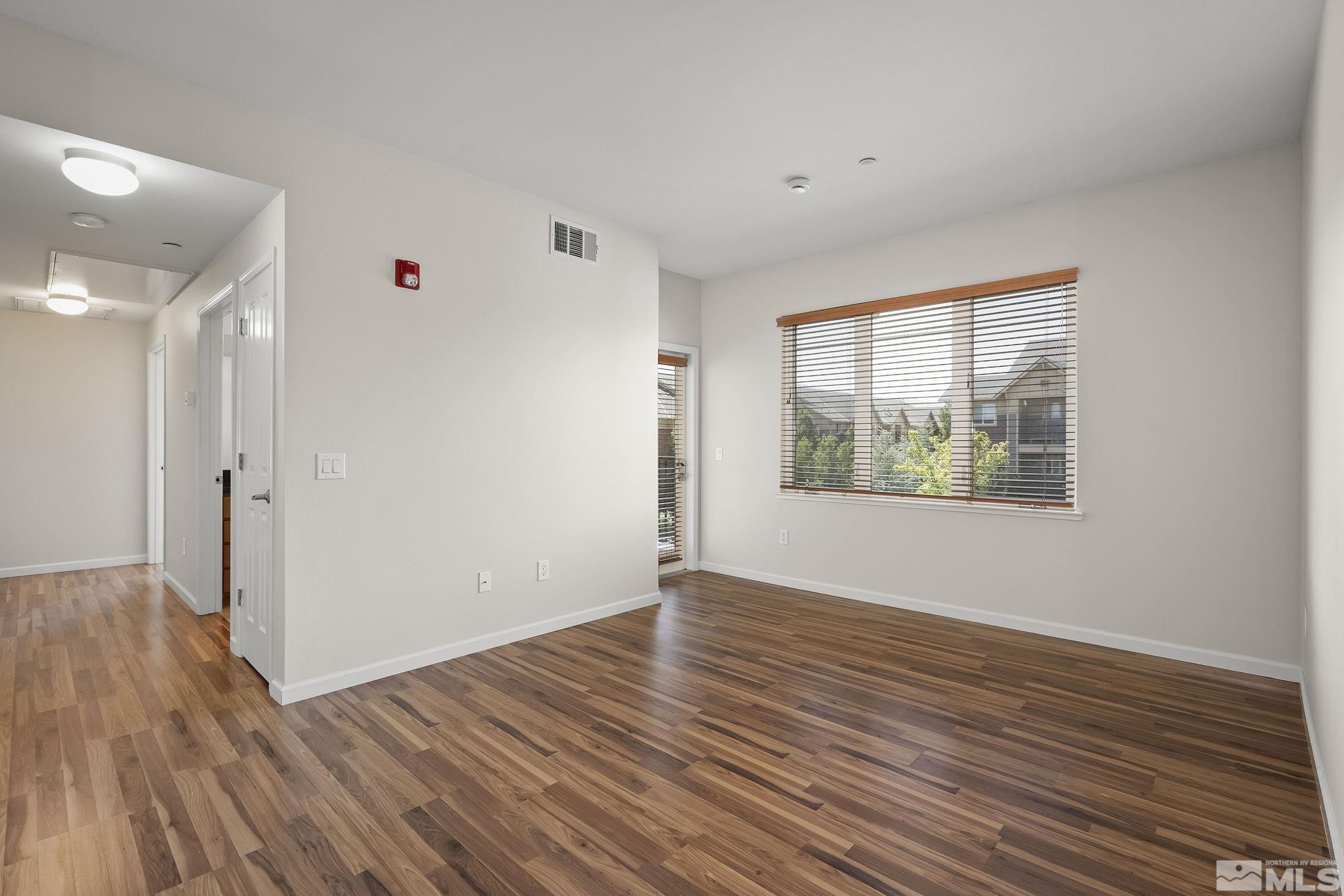 Photo #6: 240011462 Listing 